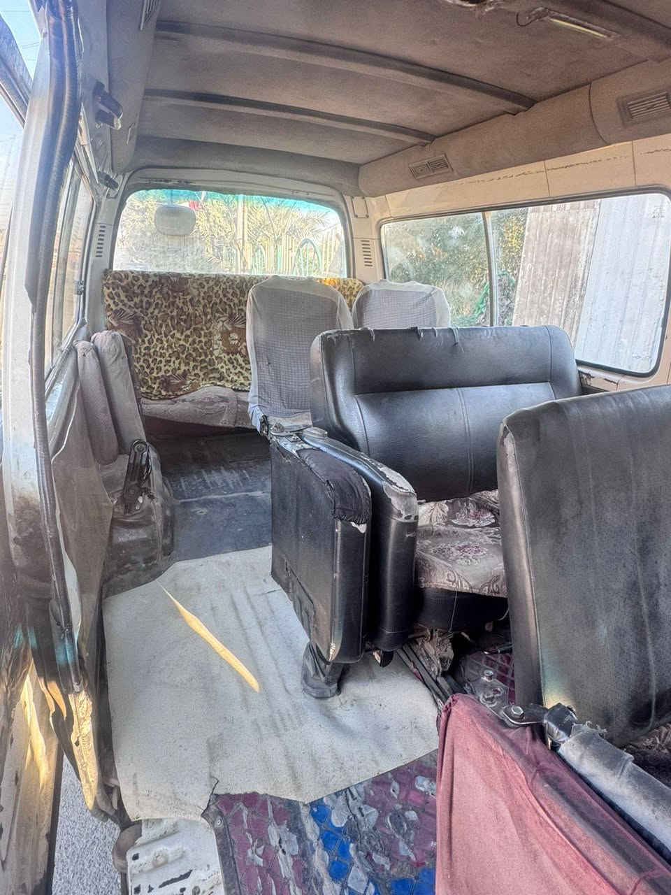 السلام عليكم فوتون موديل ٩ شواصي مكفوله الكشر مكفول عله وضع لبلادي بسمي رقم شاصي بل تكمه شعار ومذكور بل سنويه محرك بطه كير اوتوماتيك السعر 50 وبيه مجال المكان مدينه الصدر الكياره رقم الهاتف *********** ما متواجد عل فيس
