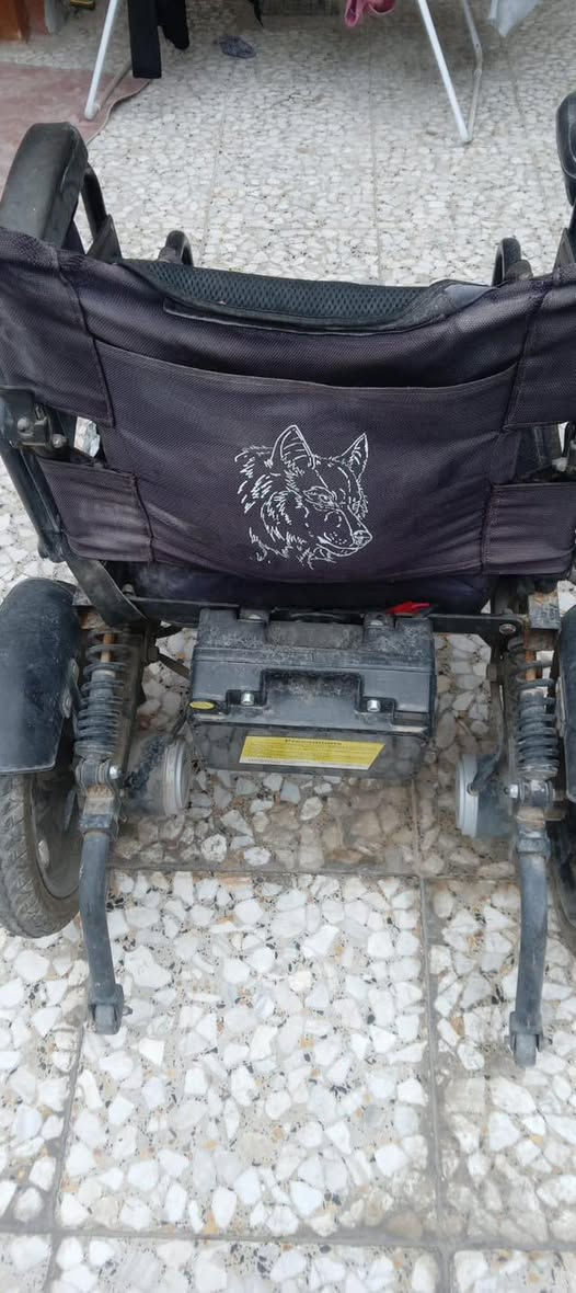 السلام عليكم اخوان كرسي كهربائي شغال وعلى الفحص السعر ٢٥٠ الف باتري جديد المكان بغداد طالبيه خلف جامع بدريه اتصال *********** ملاحظه اني مكلف
