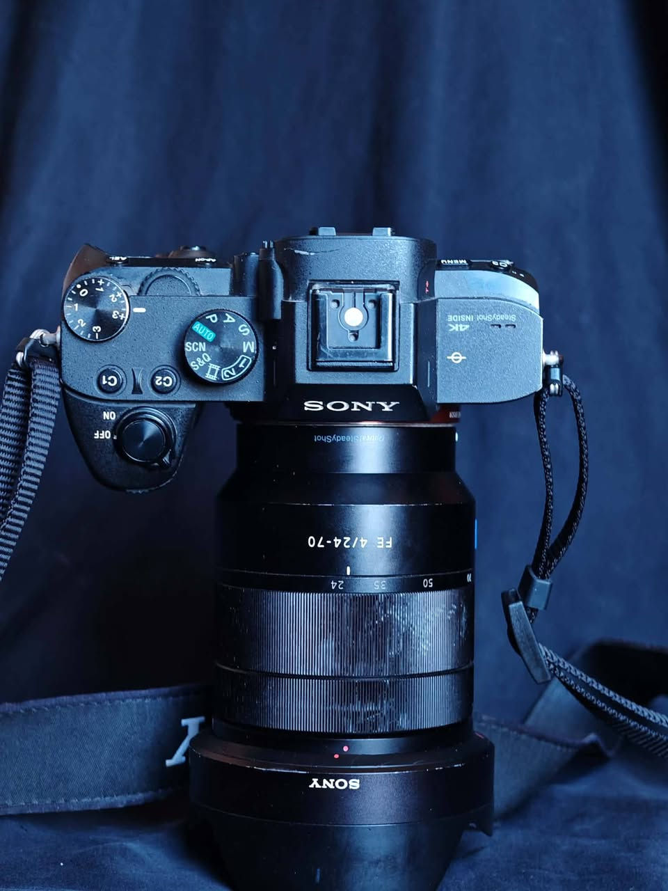 كاميرا سوني 
Sony a7 iii
Lens 24 70 f4
النضافه ٩٠ بالميه الفيوفندر ميشتغل طفه فجاه
 ومنفذ مال رام الاول شغال بس ما يدخل خلل بلسبرنك
مدخل الرام 2 شغال ١٠٠٪
الشتر٣٢ الف تقريبا 
السعر مليون ونص وبي مجال 
***********
