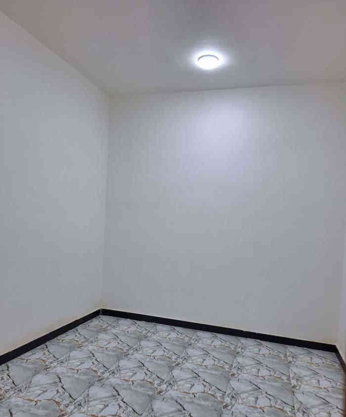 #للايجار 
بيت حديث في الجزيره الفيروزيه قرب مجمع الرواد مساحه 150م يحتوي على غرفتين استقبال صاله مطبخ طارمه صحيات السعر 450
***********
***********
المهيمن للاستثمار العقاري
