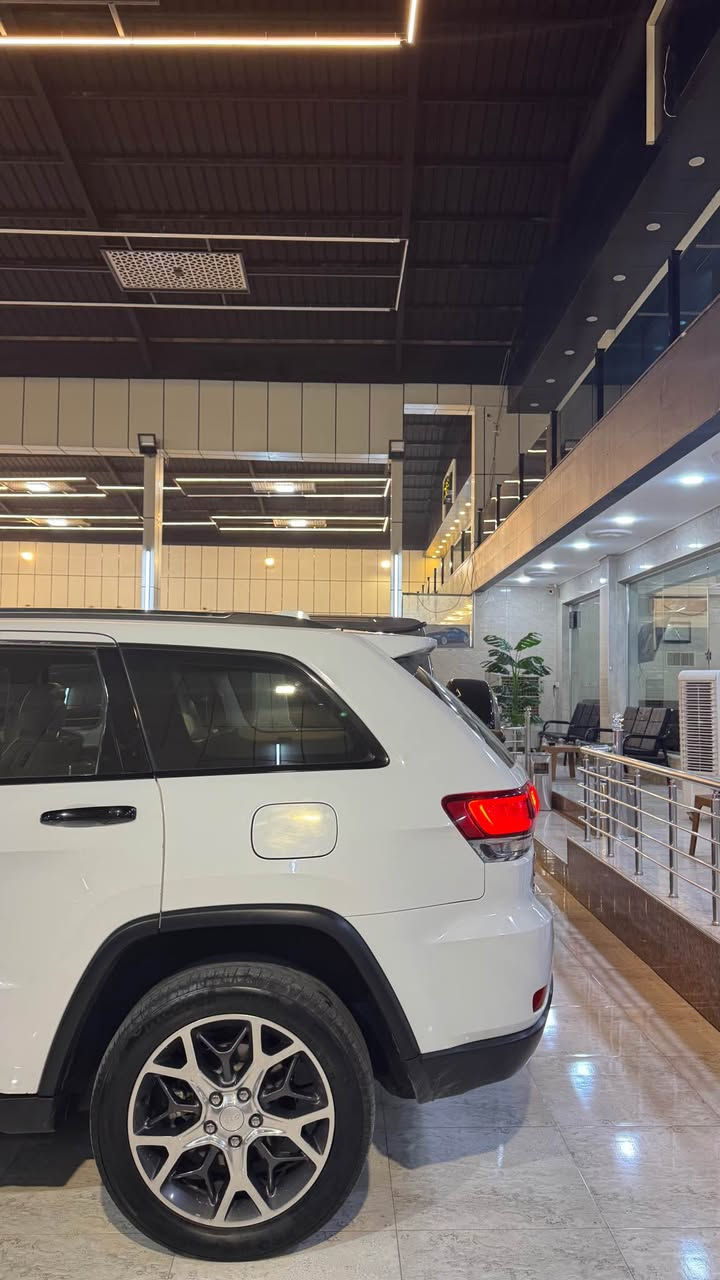 jeep 2021 limted harlem
فول مواسفات کوشن سارد و گەرم سوکان هیتەر رادار ئاوێنە پێش و پشت حەساس پێش و پشت کامیرەی دواوەی هەیە بێ سبوخ بێ لێدران یەک جێی پیدیئار و دو پەنجە کارتی هەیە تحویل غرامە گێر مەکینە بە شەرت v6 3.6litre
*********** أربيل, العراق

