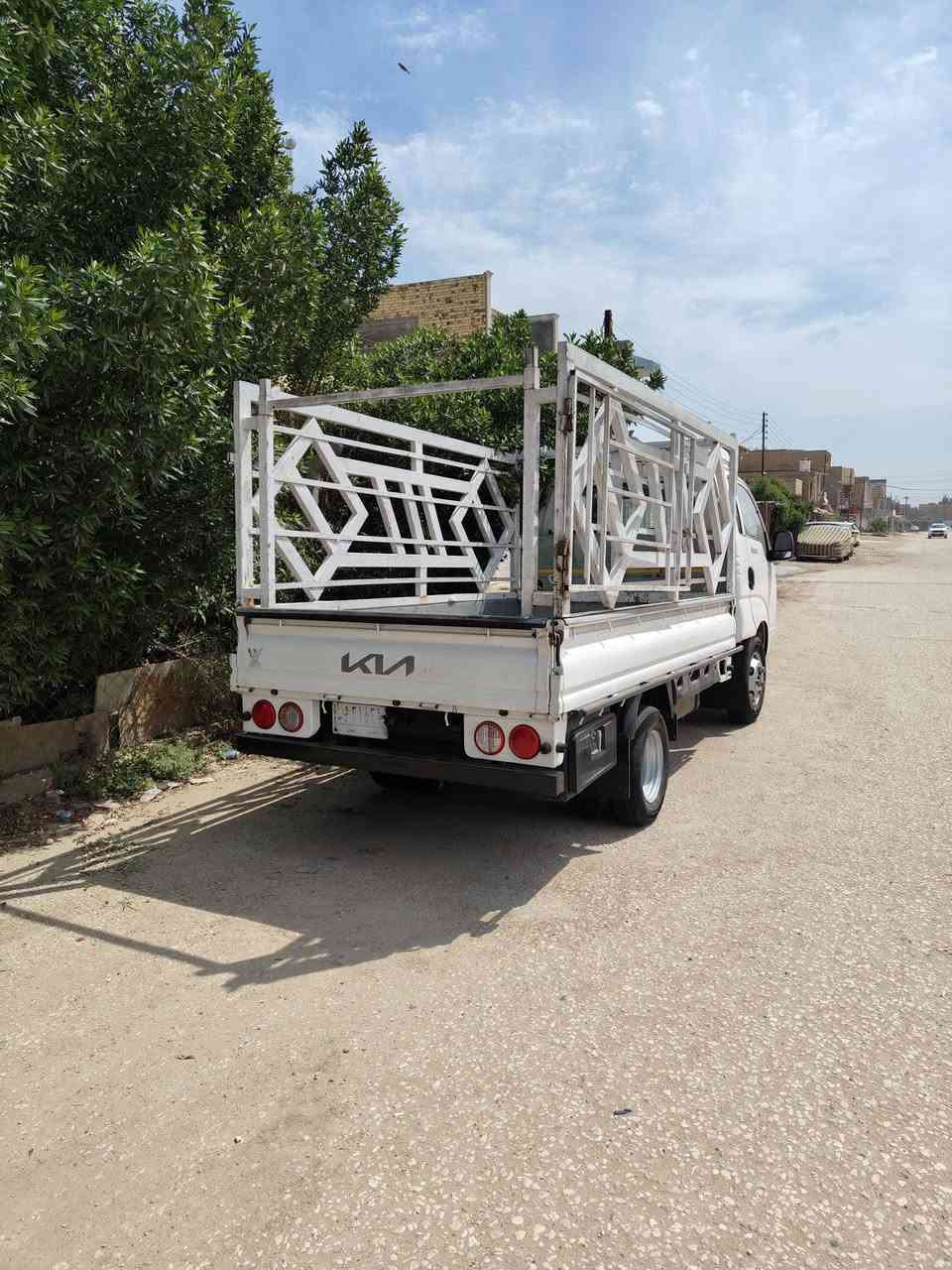 سلام عليكم كيه فحل للبيع السياره بيها فقط بارد بلربع والباقي كفاله عله وضع الشركه محجر وتحويره وكاسحه السياره جاهزه معروضه 180 وبيها مجال قليل***********
