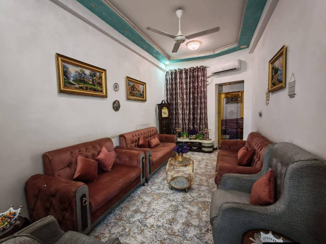 السلام عليكم من رخصت أخوية الأدمن عندي ٨٠م واجة ٤م نزال ٢٠م بيت جديد بلقاهرة الثانية ٣طوابق بي طرمة صالة مطبخ خدمات حولي وغرفة نوم منور طابق الثاني ٢نوم وخدمات طابق الثالث بيتونة وسطح البيت بناء ٢٠١٧ بيت جديد عرض الشارع ١٢م ماعدا الرصيف قريب ثانوية الرافدين سعرة مناسب أستفسار على رقم *********** شركه الأصول للعقار مشتاق ابو علي
