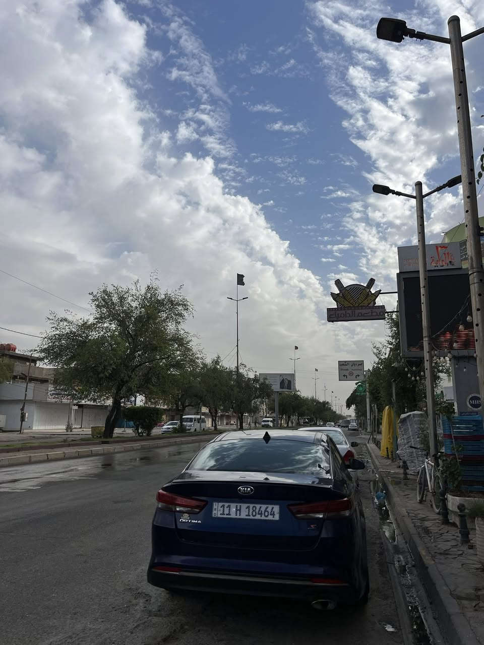 اللهم صلي على محمد وآل محمد.
السلام عليكم 
كيا اوبتما 2018 فئة ال S
وارد لمريكي مكينة ٢٤٠٠ gdi صافيه وحلوه لا دونز ولا شي ترايك لوين ما تريد مكينه نضيفه وناعمه وما مفتوحه يعني كير ومكينه كفاله  تبريد ثلج  كفاله لغود وشواصي وتكم كفاله من العيب الشرعي حادثه بداية البنيد بدون دواخل ايرباكات سليمه كله 
السياره حلوه ومرتبه ومتعوب عليه 
 فول مواصفات عدا البصمه 
شاشه كار بلي - بانوراما كرسي كهرباء - تحكمات ستيرن جهتين- مثبت سرعه - كامره دواره ٣٦٠ - شاشة اعطال - حساسات - رادارات - اشاير بالمري - جنطه كهرباء - مانع انزلاق - حساس سرقة - دواخل اسود ونضيفه كلش 

و بالنسبه للي يكول الاوبتما دوانز 
محرك gdi افضل محرك من كل النواحي خصوصاً من ناحية العزم والقوة والتحمل تجي تصعد وتاخذ تراي اذا سمعت صوت دوانز خسار بالتريده مكينة نشطه وقويه ونصيفه عليه ادامه جديده مكان السياره حلة قرب جسر بته

اعتذر عن الاطاله عليكم السعر ١٤٢ وبي مجال واذا تكلي السعر غالي اني اكلك منطيك شي ما يجيبلك دوخة راس 
للتواصل واتساب لان غير متواجد عل ماسنجر 
***********
