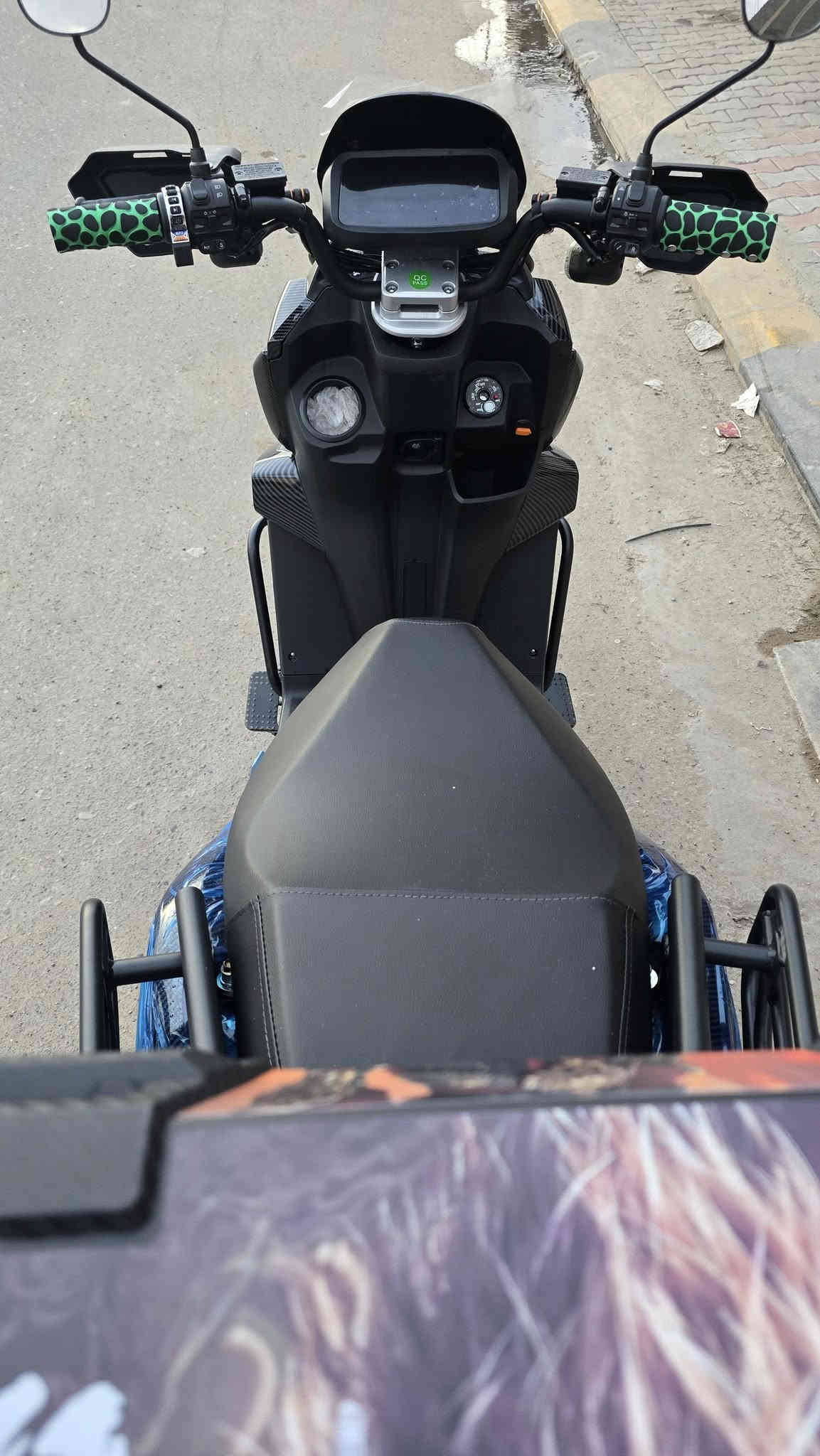 اباتشي ابو عيون فول مواصفات
امبيثري 
تشغيل عن بعد
نظام كارت تشغيل
مانع سرقه 
رجوع خلفي 
٤ سرع 
نوع كاربون فايبر بلكامل 
٦ بطاريات مسطره 
بوكس خلفي 
جنطه داخليه
USP شحن هاتف
الاستفسار  واتساب ***********
