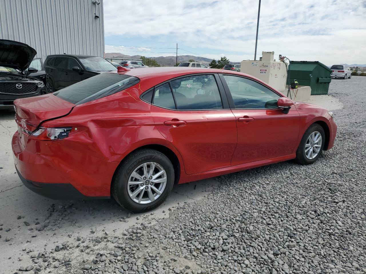 السلام عليكم كامري للبيع
موديل 2025 هايبرد
وارد أمريكي ضربته كما موضح بلصورة 
السياره زيرو ماشيه فقط 7173 الف
لون مميز السياره واصله البصره 
سعره 195 
للاستفسار ***********
