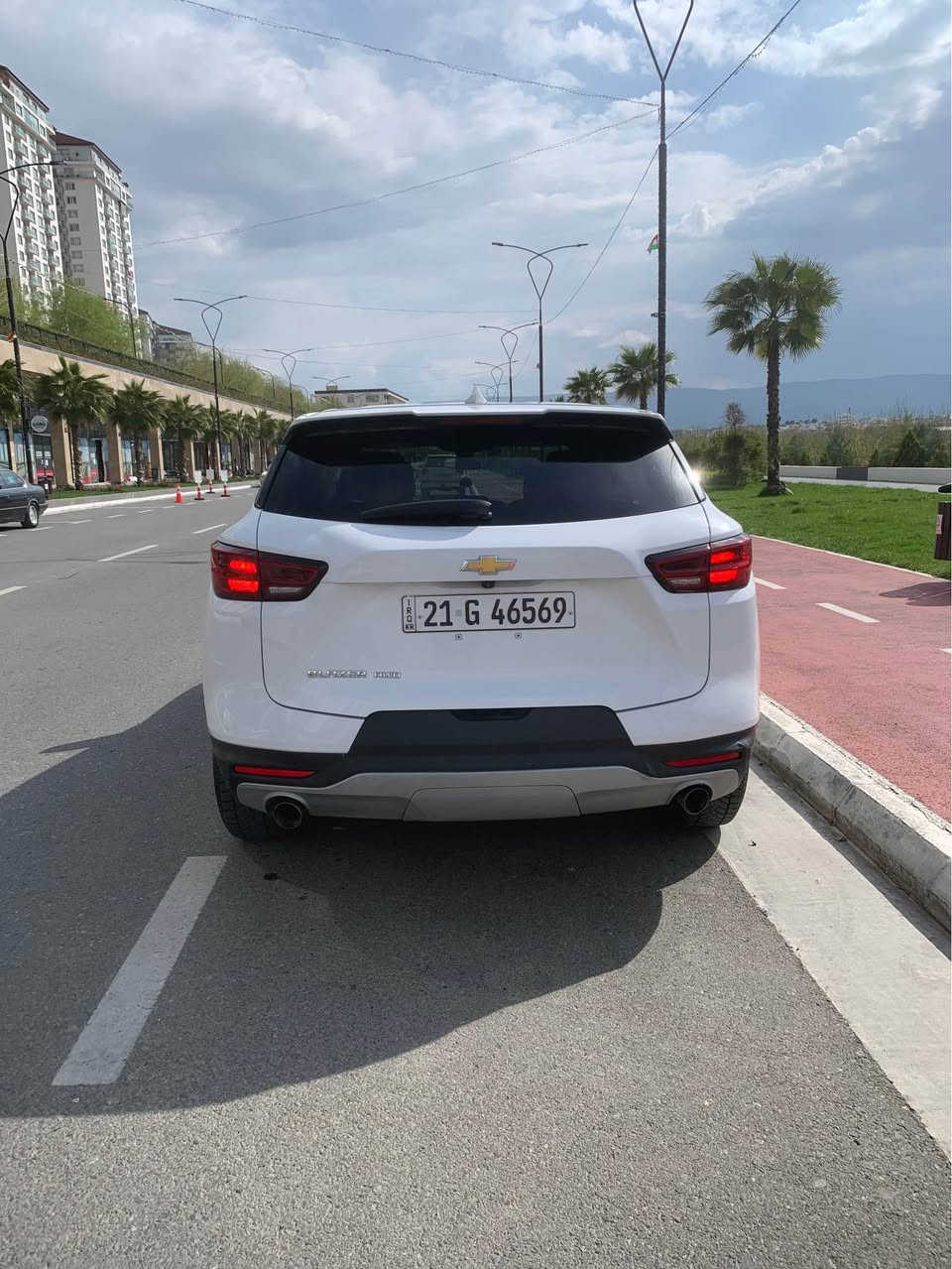بلایزەر ٢٠٢٣ LT2
تەنها ٢٠ هەزار ڕۆشتوە
4x4 دەبڵ ئەکسل
شاشە گەورە و کامێرا
 ناو خەنەیی
بصمە و شغال
کوشن و سوکان هیتەر
تبرید مرکزی
زۆر مواسفاتی تر
مەکینەی ٤ پستۆنی تۆڕبۆ (٢،٠)
نرخی ١٩٣ وەرەقە و مجالی تیایە
سەیارەکە لۆکە و هەموو گیانی بەشەرت
تەنها ٢ دەرگای گۆڕاوە بە بیلادی خۆی (هەمان ڕەنگ)
واتە سەیارەکە بێ بۆیاخە
***********
بلايزر ٢٠٢٣ دفع رباعى
شاشه كبيره
بصمه و شغال
تبريد مركزى
رادار
كشنات تدفئه و جلد
بعد بيهه هواي مواصفات
سياره بدون صبغ بدون تعديل 
مبدل بيبان عكس السائق (نفس اللون)
ماشيه ٢٢ ميل فقط 
سياره بأسمى تحويل لو وكاله حاضر 
السليمانيه: ***********
سعر ١٩٣ ورقه السليمانية, العراق
