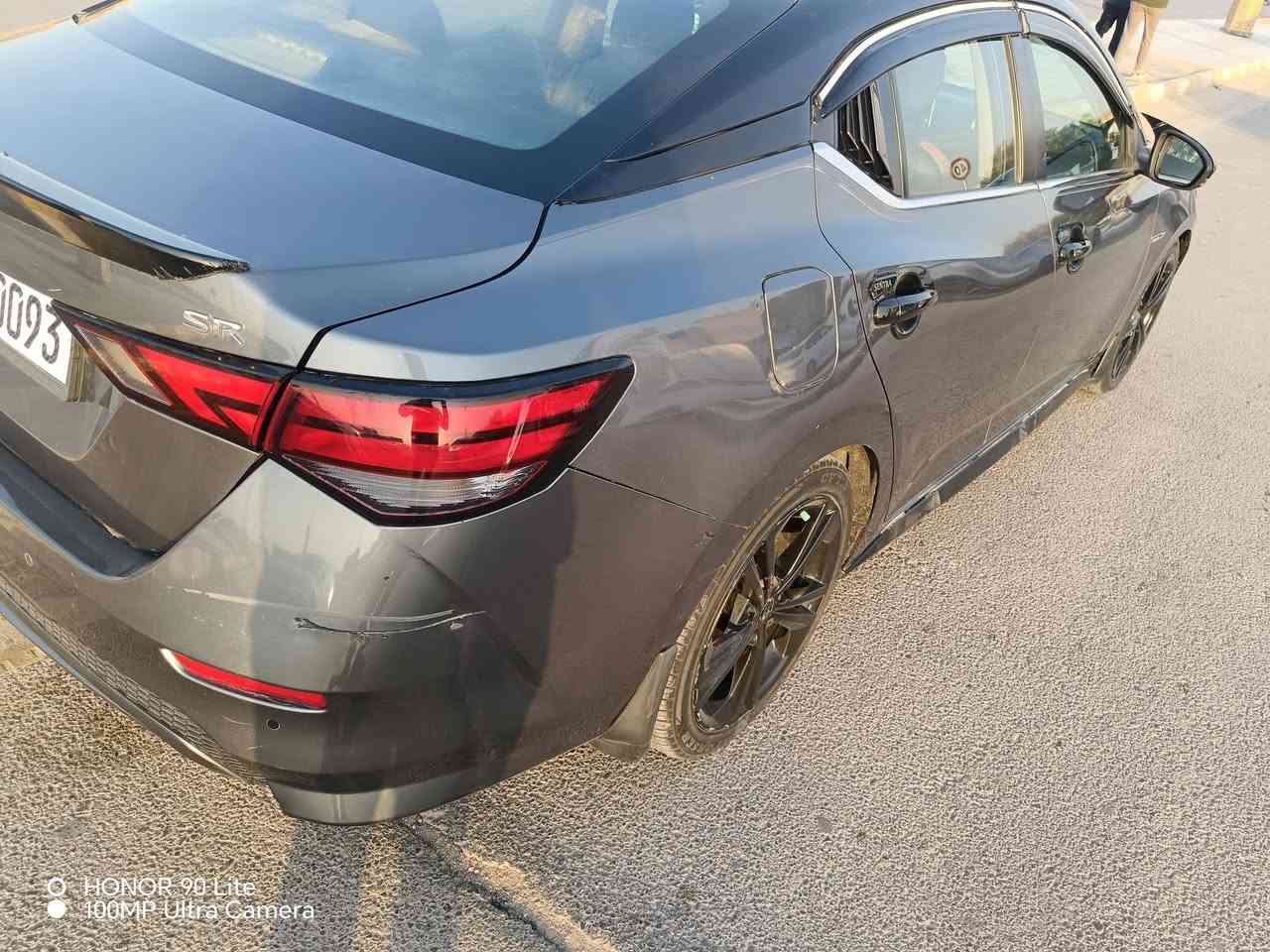 السلام عليكم نيسان سنترا مديل ٢٠٢٠ أمريكي بيها بس بنيد مبدل فول مواصفات SR السعر ١٢٢ لاتصال ***********
