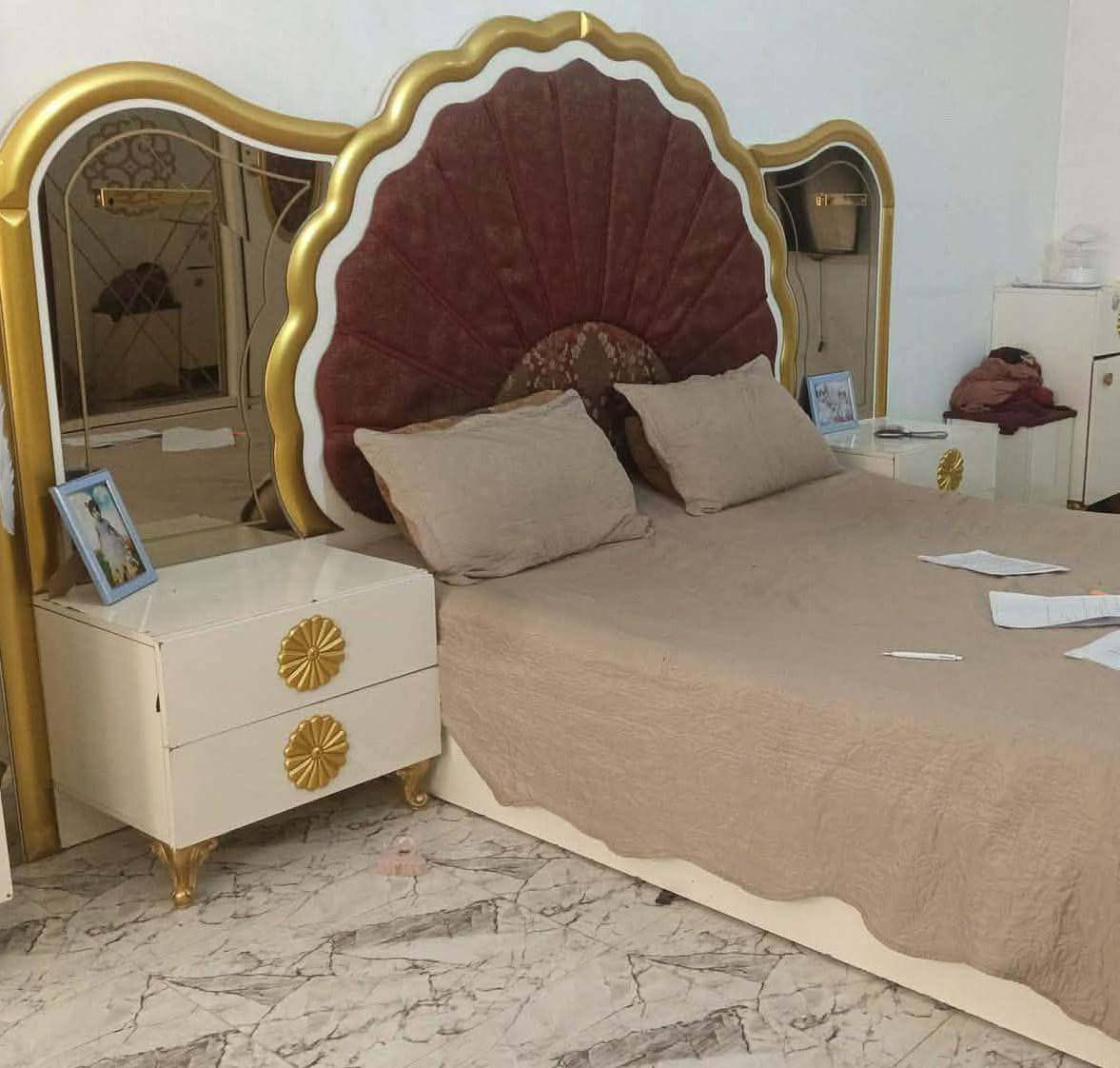 السلام عليكم
غرفة تركية للبيع
بيها بعض الاضرار البسيطة
السعر 700 
العنوان بغداد - الكمالية
***********
