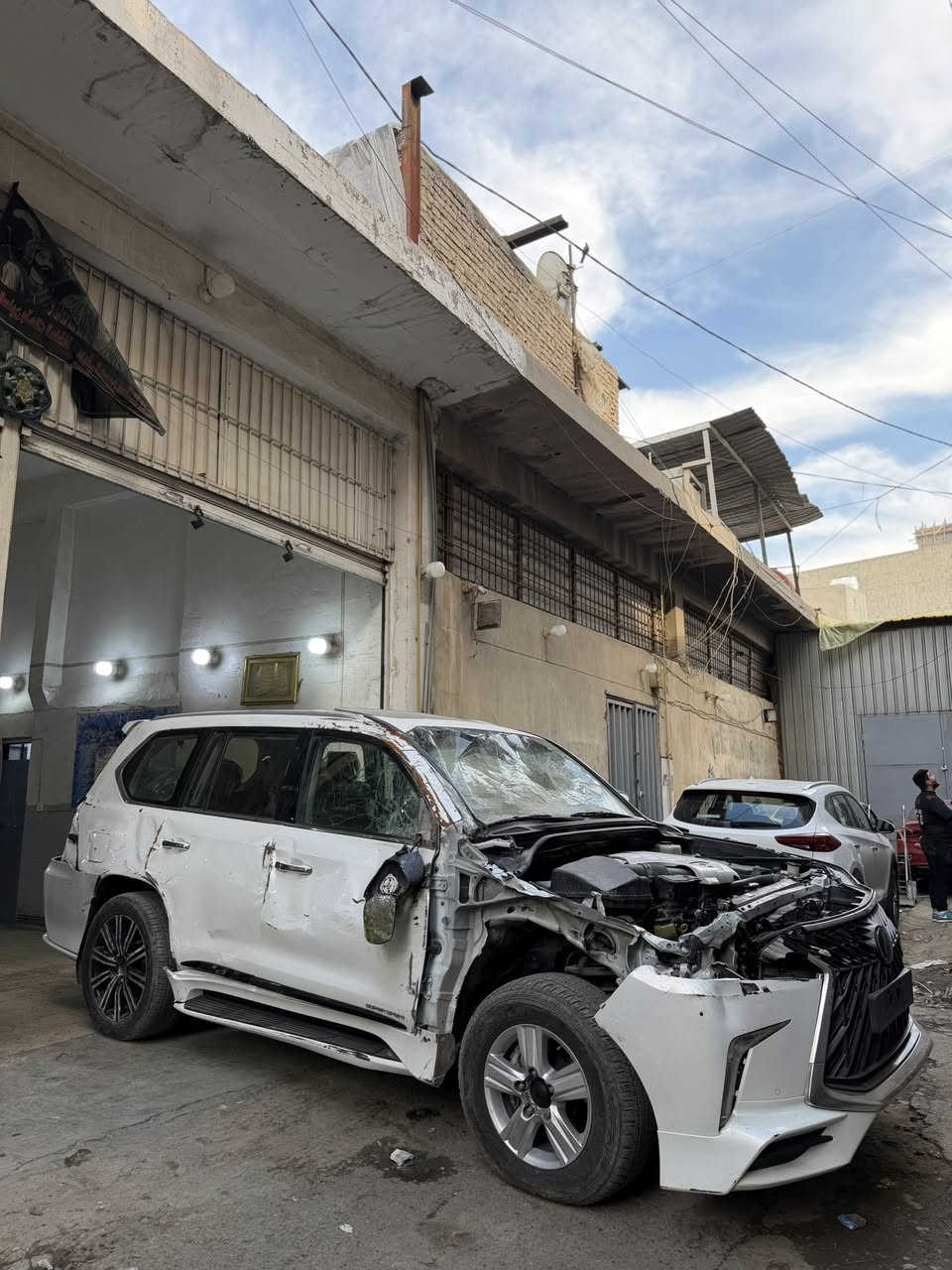 السلام عليكم 
لكزز موديل 2020 ابيض 
السيارة قمارتها كلشي مابيها 
صفحة السايق سليمة بجمها شواصيها سليمة 
ظهرها سليم 
ضررها صفحة اليمنة 
وباقي مواصفات الكزز معروفة 

العنوان شارع الرشيد مقابيل عقارات الدولة 

للأستفسار الاتصال على الرقم 
***********
متواجدين من الساعة 8صباحا إلى الساعة 5عصرا 

السعر 47500 وبيها مجال
