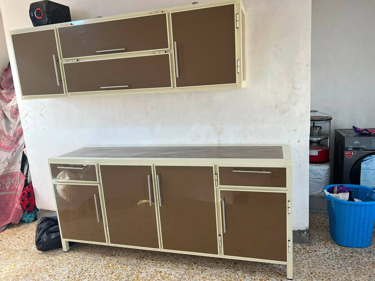 السلام عليكم كاونتر ٣قطع ملحق وسنك والكاونتر نضيف مستخدمينه ب٣ شهور سعره 380 الف الي يريده يتصل على هذا الرقم ***********

