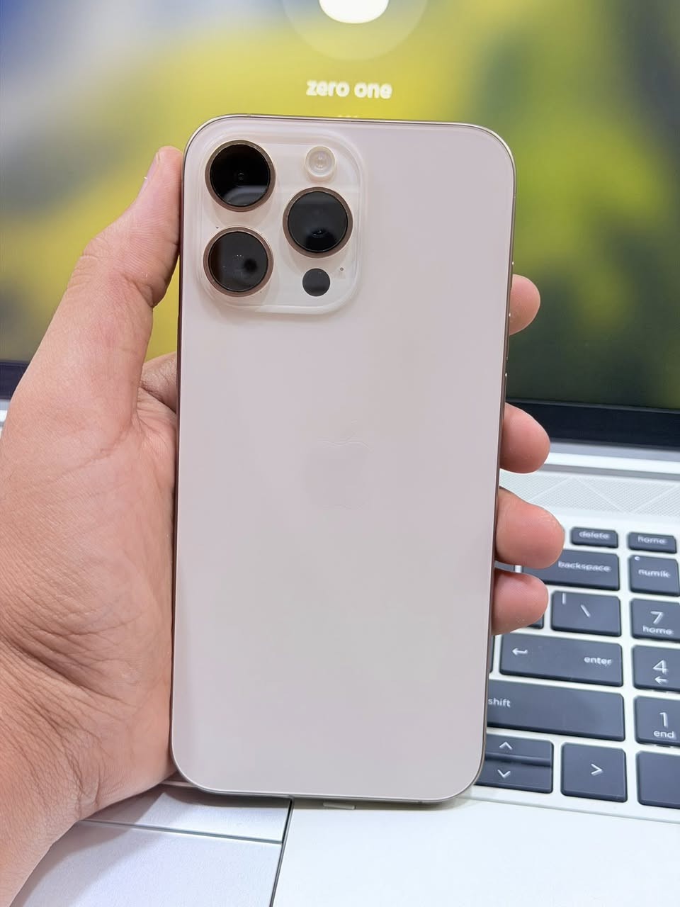 ‏iPhone 17 Pro ماكس جهاز نظيف 100% بطارية 97 وتر بروف لون مميز سعره￼مليون 450بي مجال بسيط ***********
