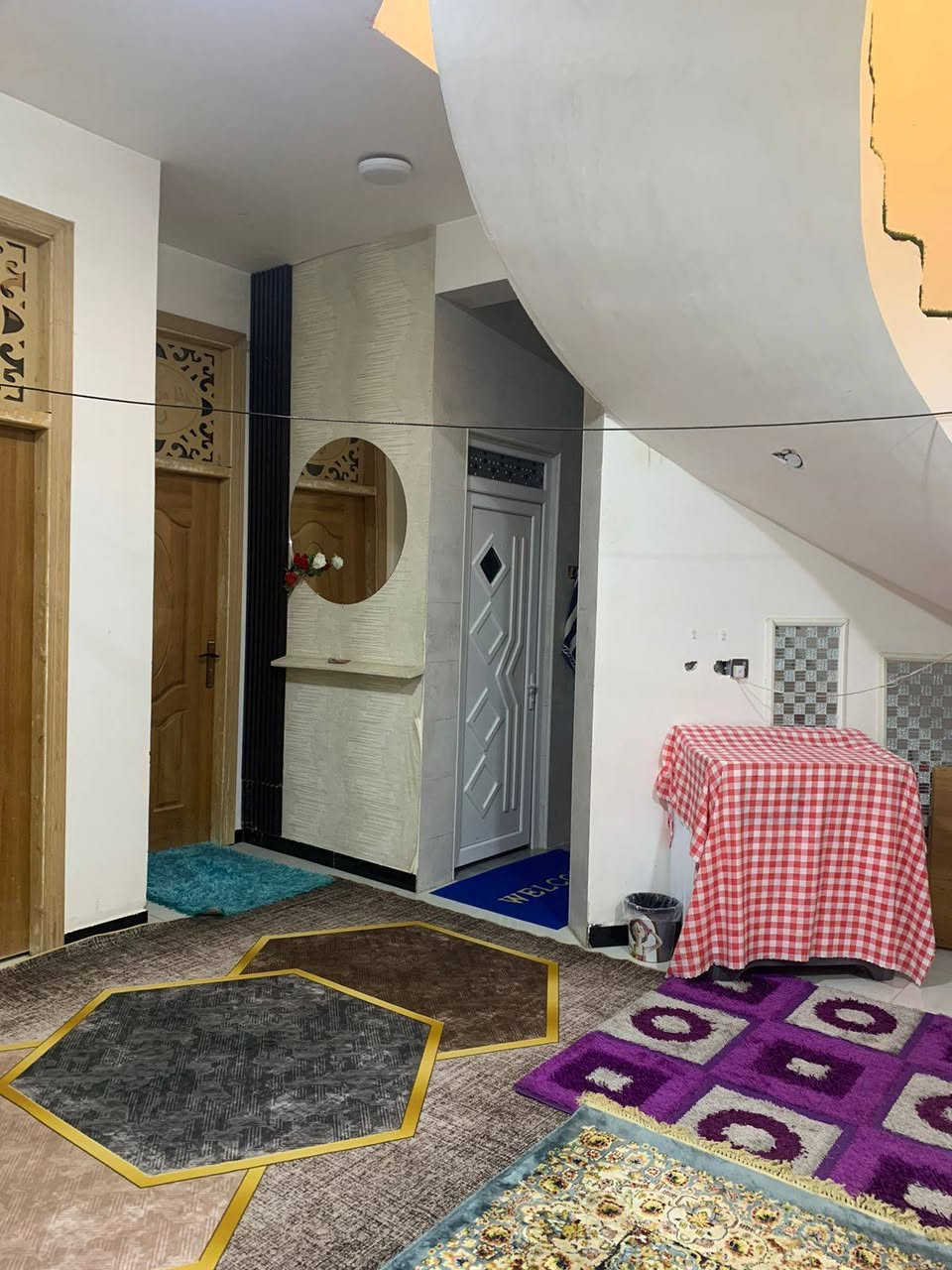 للبيع دار طابو زراعي سند 25 بناء حديث مساحه 200متر طابق واحد غرفتين وصاله ومطبخ وكليدور مجمع  صحيات داخليه وخارجية ومناور عدد 2 وكراج نواقص البيت محجر بايات ستاره عرض الشارع 10متر تبليط العنوان مدخل سنجار فرع حي الرحمن يبعد عن الشارع 150متر قريب جدا خدمات كامله خط كيا مجاري اناره مدارس مستوصف سوك السعر 115 مع الكامنتر قابل للتفاوض مكتب الشمس للعقار 
*********** وات ساب 
+9647855869494
