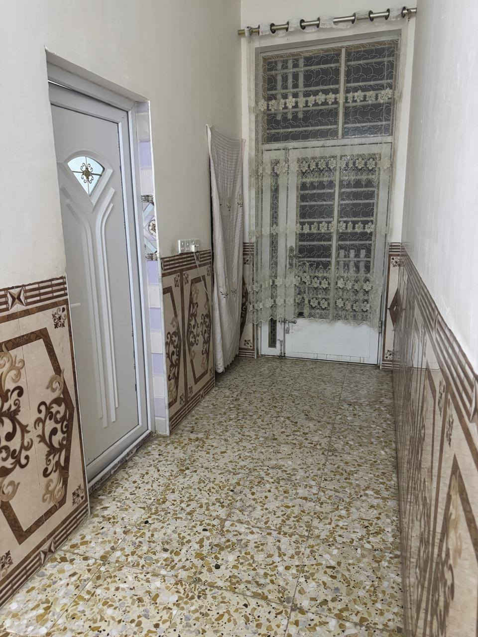 بيت البيع في منطقة ركيه وفاضل
يحتوي عل 3غرف نوم وصاله واستقبال ومطبخ وكراج وحديقه واضافه الى ترك داخلي وصحيات 2 وسطح كبير  الاستفسار ***********.
