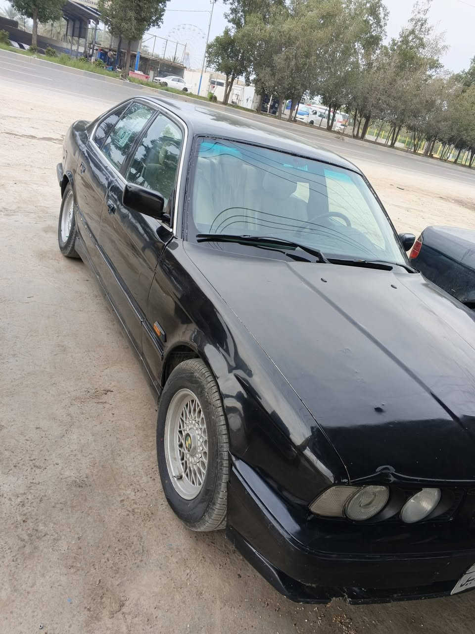 السلام عليكم سياره بي ام معروضة للبيع سياره جاهزة مكينة وكير خير من الله  سيا ره تبريد شغال كهربائية شغال كله سياره تخم تاير جديد حدايه جديده رقم اربيل ألماني تريد تحويل وكاله اني خادم سعر عله خاص ***********
