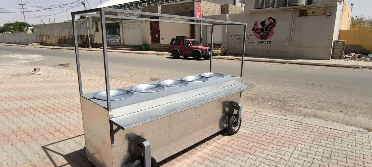 عربانه اكلات شارع سالم متحركه ومظلة 3*3 نفس الي بالصورة
و12 زجاج مقبلات 

كل الاغراض جديدة ما مستخدم ولا مرة
للاستفسار ***********
