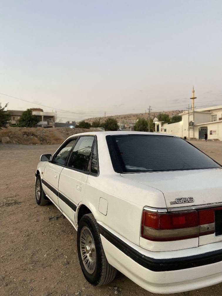 سڵاوی خوای گەورە لە هەموو لایەک

مازدای هەشتوو بەرخخ مۆدێل1990 ڕەقمەم هەولێرر 

یەک قرچێکی دووای سایەقی هەیە شایەنی باس نییە 
تا بڵێی هەیکەلی جوانە لە ڕووبەڕوو جوانتریشە 
بێ تەقەو ڕەقەیە تونگو تۆڵوو بێ مەسرەفە 
کارەبایو تەقەو ڕەقەی هەمووی بەشەرت 
سەنەوی هەشت مانگێکە بەسەر چووە 
تەحویلوو خرامەی بەشەرت 
حیسابکە بەناو خۆمانەوەیە بێ کێشە

سەیارەی دەسە هی ماڵە تا بڵێی جایزە 

سعری: 34 گەڵاو مەجالێ کەمم

ژ.م *********** وەسئابوو ڤایبەریشی لەسەرە السليمانية, العراق
