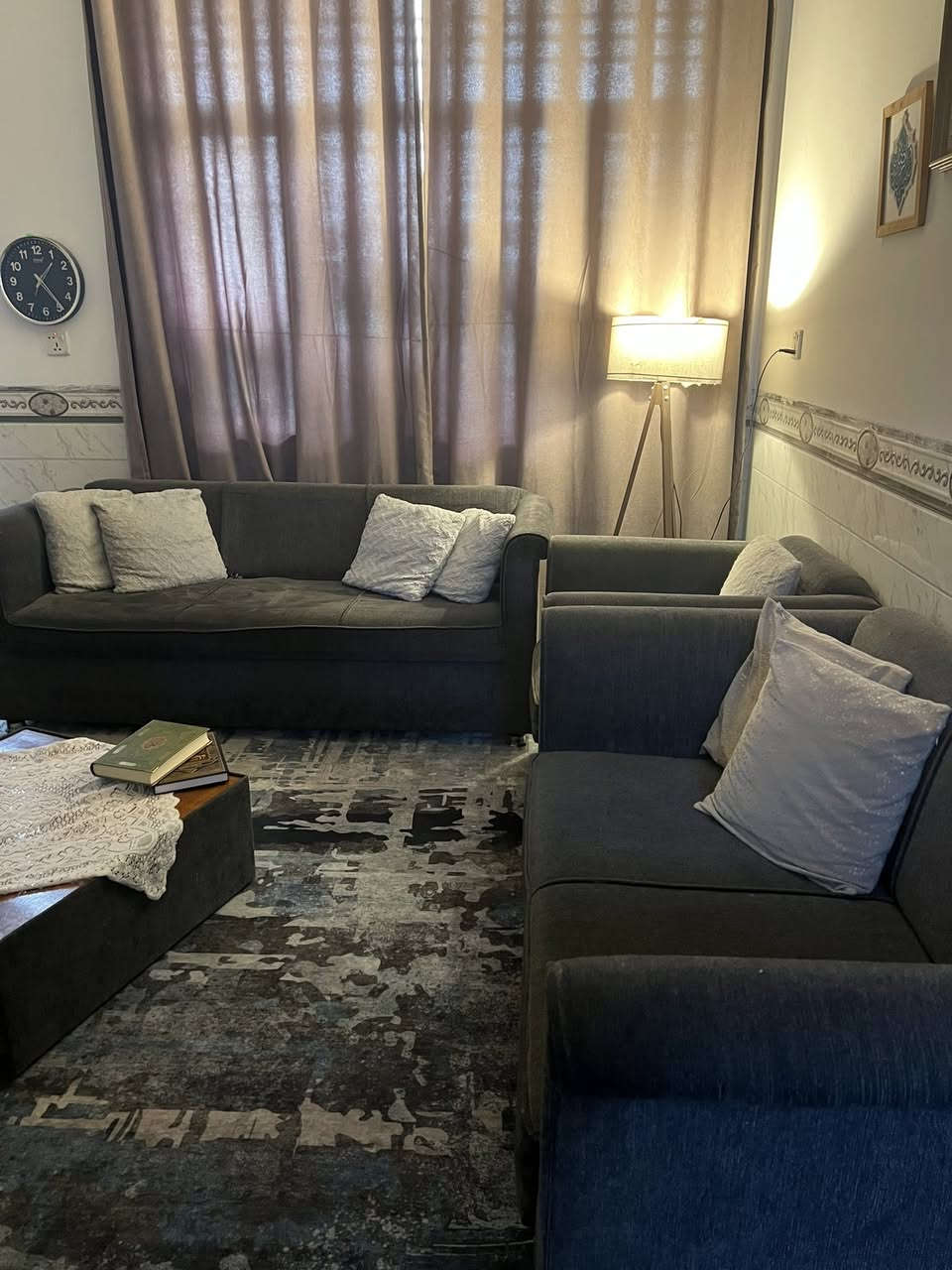 تخم مستخدم للبيع عشر مقاعد لون رصاصي غامق السعر 150 الف بي ضرر  
الكوشات والطبله الوسطيه وغطاء التخم هديه . 
العنوان بغداد 
الاتصال / ***********
