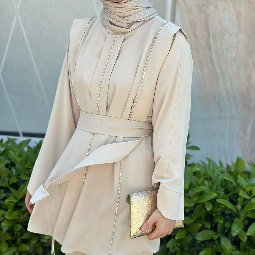 بدلة قطعتين وحزام متكونة من :- 
( بلوزة ، سروال )

السعر 360د 🌸 

تسليم فوري ✅


**إذا كنت صاحب هذا الإعلان وتريد حذفه لأي سبب، رجاءا أرسل رسالة إلى الدعم الفني**