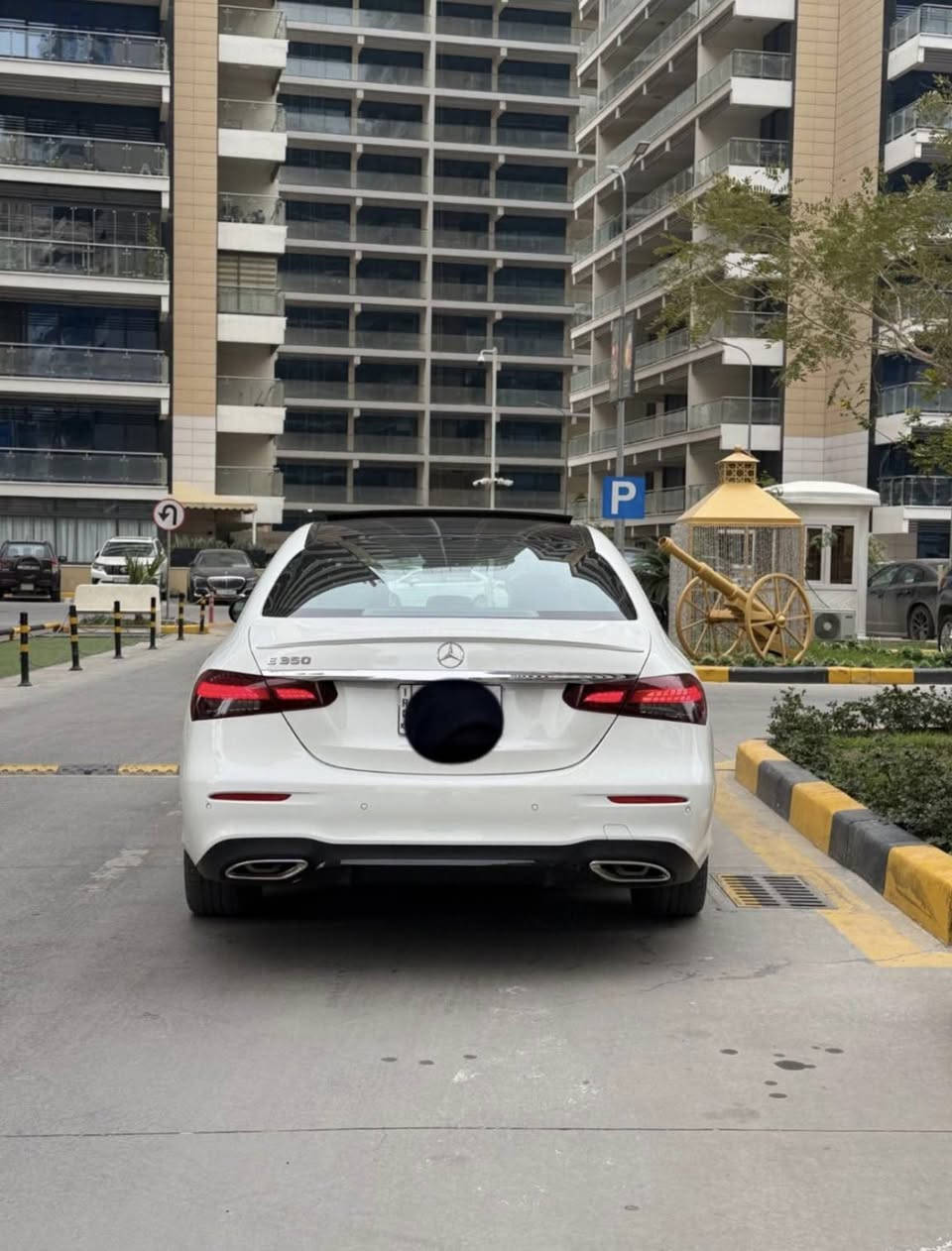 E350 AMG 2021 Night Edition
وارد امريكي 
فول مواصفات 
٥ كاميرا 
جكات ترفع السيارة 
رادار امامي قيادة ذاتية 
داخل اسود 
ماشية 22 الف ميل تقريبا 
بدون ايرباك 
باب خلفي صبغ وهلال جاملغ فقط 
رقم اربيل 
موقع السيارة حاليا (بغداد/المنصور او اليرموك) للتواصل واتساب ***********
*********** أربيل, العراق
