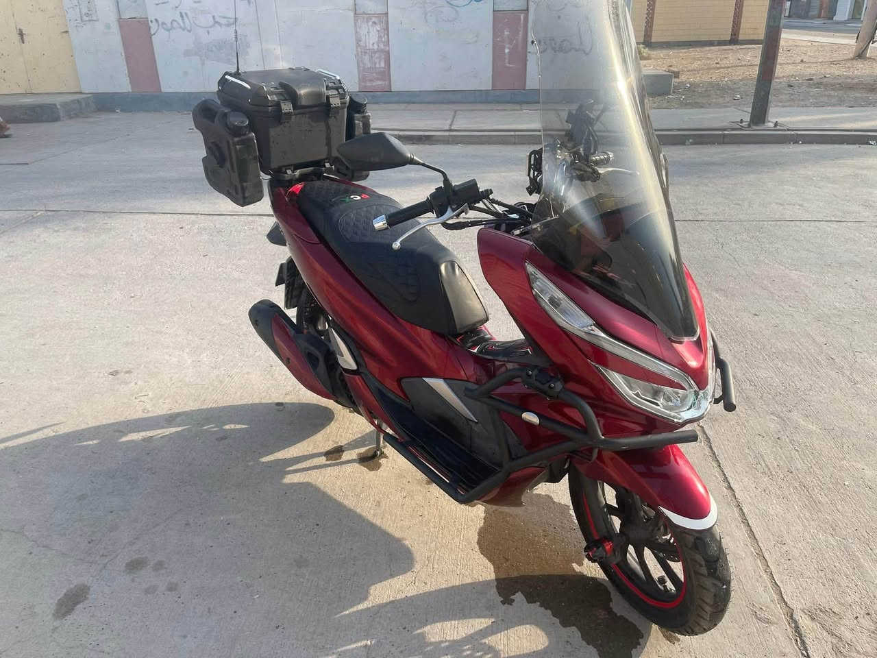السلام عليكم 
Pcx  للبيع 
ياباني jf 125
بصمات عدد2
مفتاح طوارئ عدد 2
مال مزاد  صور المزاد وتفاصيل كامله بيهه منفيس بيهه نازله من  محلات كلشي وكلاشي 
دراجه عله حالت الوكاله جديده بالكامل
ما مفتوح اي برغي بيهه 
ماشية 12 الف 
دهن لكامولي بانزين محسن

عليها اضافات
1.درع وكاله اصلي 
2.جنطه اصليه 
3.جلكانات 2
4.ستاند مبايل
5.تلبيسة  كشن جلد وكاله pcx
حامل كلاص اصلي pcx
جامه اماميه عدد 2 وحده عاليه وحده ناصيه
حساس اطارات عله الطاقه الشمسية
ام بي ثري عمل شي كلش حلو  
 25 ورقة وبيهه مجال 

***********
