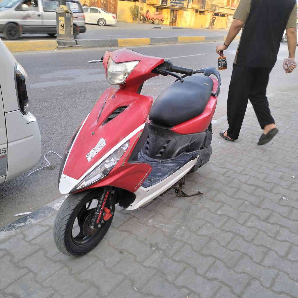 للبيع ماكس مضلع كابريتر ختم واحد ويا المكينه مفتوحه ولفات فقط والباقي كله على وضع الشركة مكفوله من التنقيص والتبخير كهربائيات كلها شغاله لايت اشاير سكنات اصطاب خليه عينه لونين كيج بانزين قفل ستيرن قفل جوزه سعرها 750 وبيها مجال قليل مكاني بصرة ابو الخصيب.
ليشوف روحه يحجي هواي لايوصل يمي 
*********** البصرة, العراق
