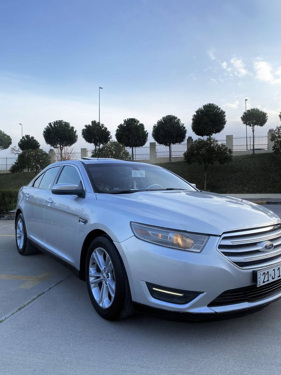 فورد توروس ٢٠١٣ SELنيفا خليجي ..
سه ياره كه ماليدوسته83هه  زار روشتوه 
كامال ئه شياي شه ريكه ي تيا ماوه -  بي بوياخه بي ده عمه
سه ياره كه به ناو خومانه وه يه كامل سيرفسي كراوه
سه نه وي تازه يه تا2030
رون و هايدروليكي گوراوه ….
مواسه فات(ناو ره ش .سلايد.سى شاشه.شاشه گه وره ..حاسه كودي درگا. كوشن كاره با. ئاوينه كاره با .ته بريد له مس. سيستمي چيك كردنه وه ي توماتيكي .زور مواسه فاتي تر.
به شه رتي ته حويل و غرامه
گيرو مه كينه و ته بريدو هه مو شتيكي به شه رت 
مه كينه ي نه كراوه ته وه ته نها واته ر په مپي گوراوه
122گه لا ومه جا ل له سليمانيه
***********
