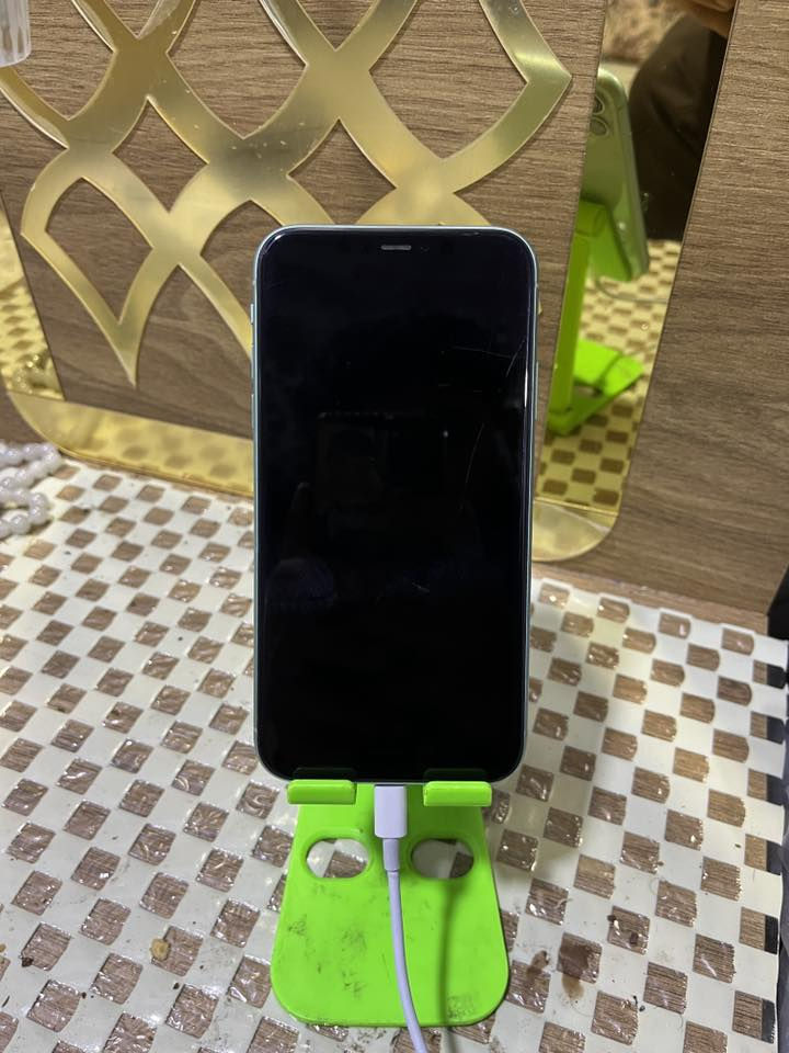 السلام ؏ـليكم
ايفون 11 عادي للبيع الجهاز ؏ وضع الشركة بلادي مامبدل بي شـʊ̤ ذاكرة 128 بطارية 71 بس بلاديه مامبدله ولامرفوعه الجهاز استخدام شخصي صرفه طبيعي سعر 260 وبي مجال مكاني ديالى بعقوبة للأتصال ***********
