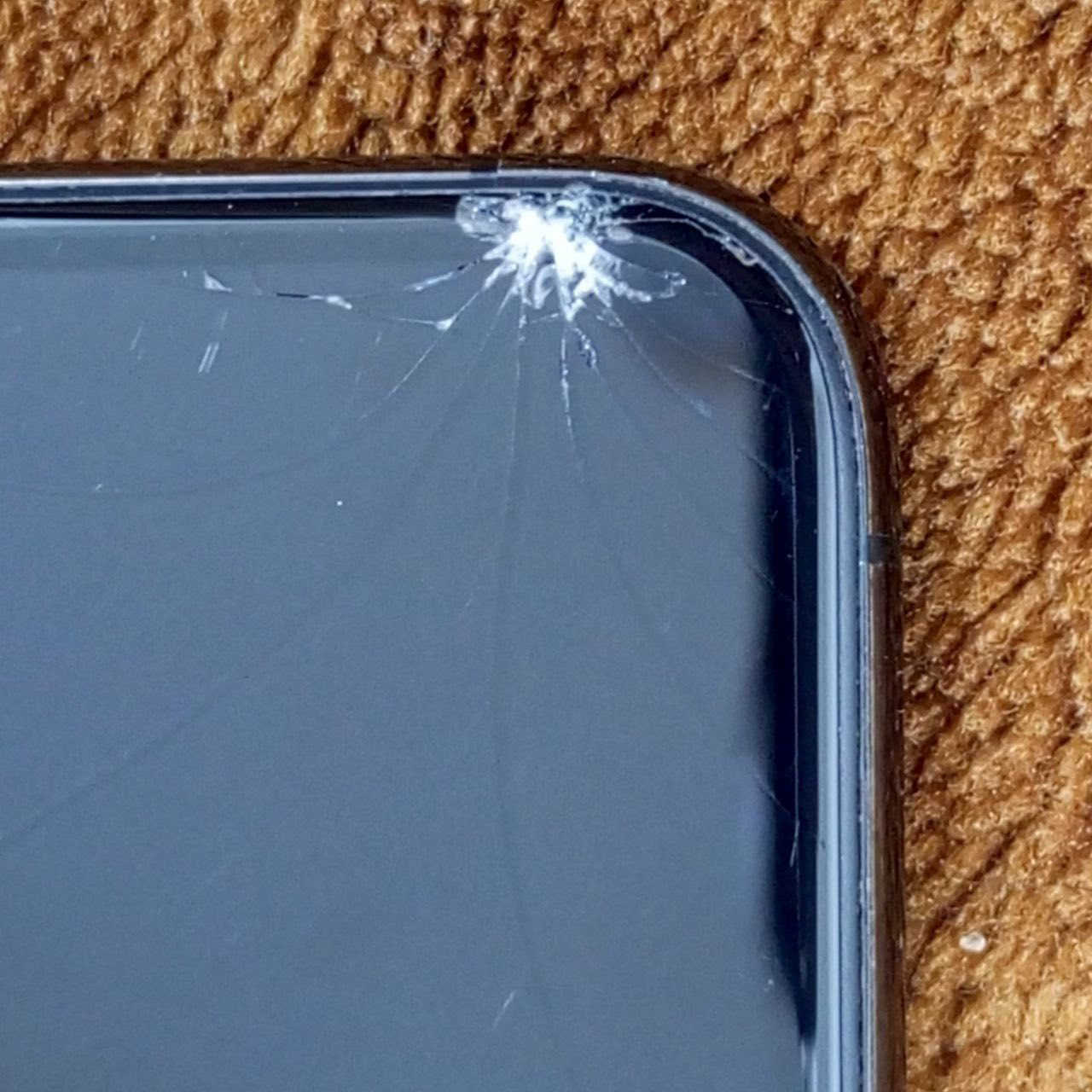 السلام عليكم للبيع فقط آيفون 11 برو ماكس ذاكره 256 بطاريه 74 الجهاز بلاد كفاله عامه من التصليح عربي شرق اوسط احسن متاخذلك أمريكي مرفوع اليوم وگع كسر بسيط جدا بالگلاس وليس الشاشه وبسعر 11 عادي 335 وبي مجال للطيبين للاستفسار اكثر خاص أو للإتصال ***********
