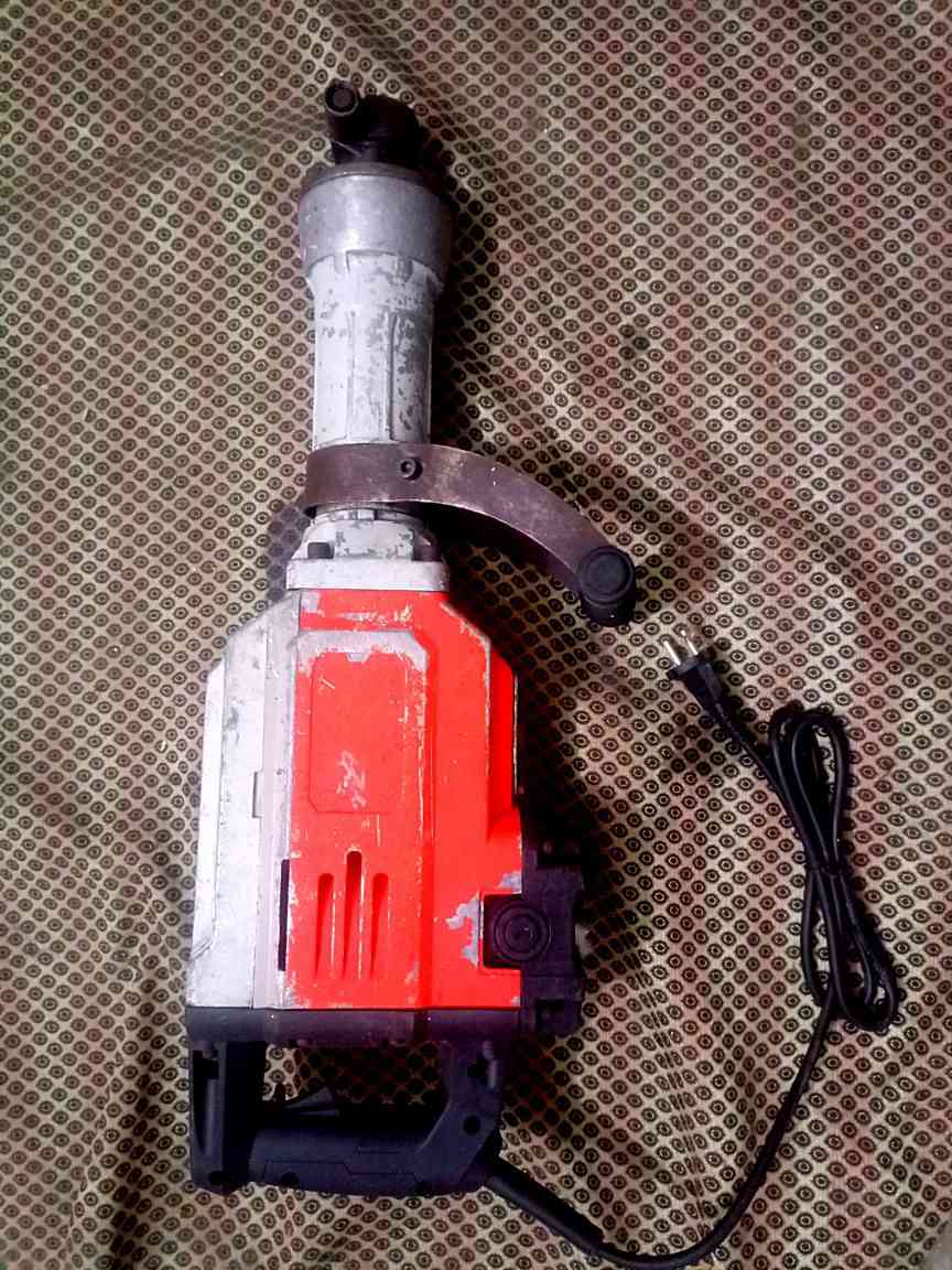 سلام عليكم
كتر حدادي ماركة تام 
نضيف سعر 75

دريل كسار كبير 
نضيف سعر 65

دريل همر + تكشير ابل لكلج ماركة توتل 
نضيف سعر 50

مكان بغداد البلديات يوجد توصيل
رقم واتساب ***********
