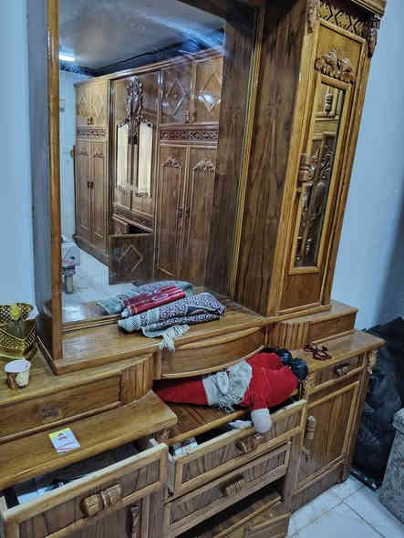 غرفه اخت الجديدة خشب زان درجة أولى بعدها تلمع ٦ بيبان طابقين السعر ٩٠٠ مكان كربلاء ***********
