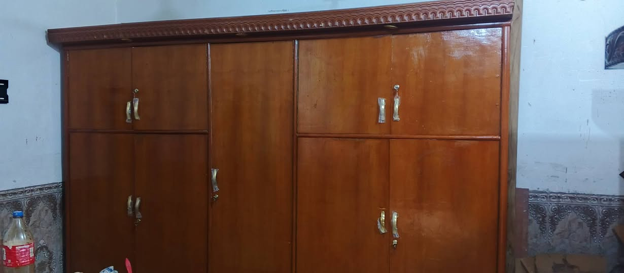 السلام عليكم موجود كناتير للبيع عنوان بلرمادي السعر اتصل ***********////5باب/4باب
