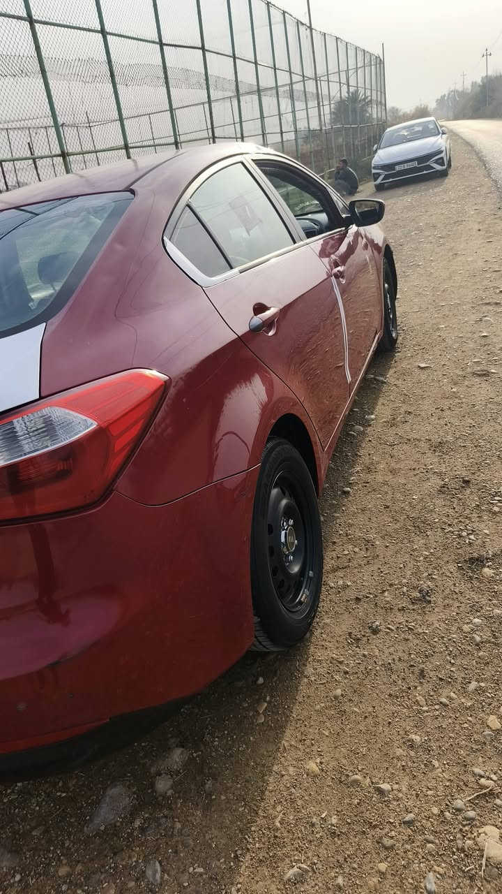 السلام عليكم
كيا فورتي 2014
رقم جديد نكليزي 
كير عادي مو اوتو 
تدفئه تبريد شغال 
سياره كامله ماناقصه شي 
تحويل ثاني يوم 
سونار بل منشور موجود 
مكاني واسط النعمايه
***********
