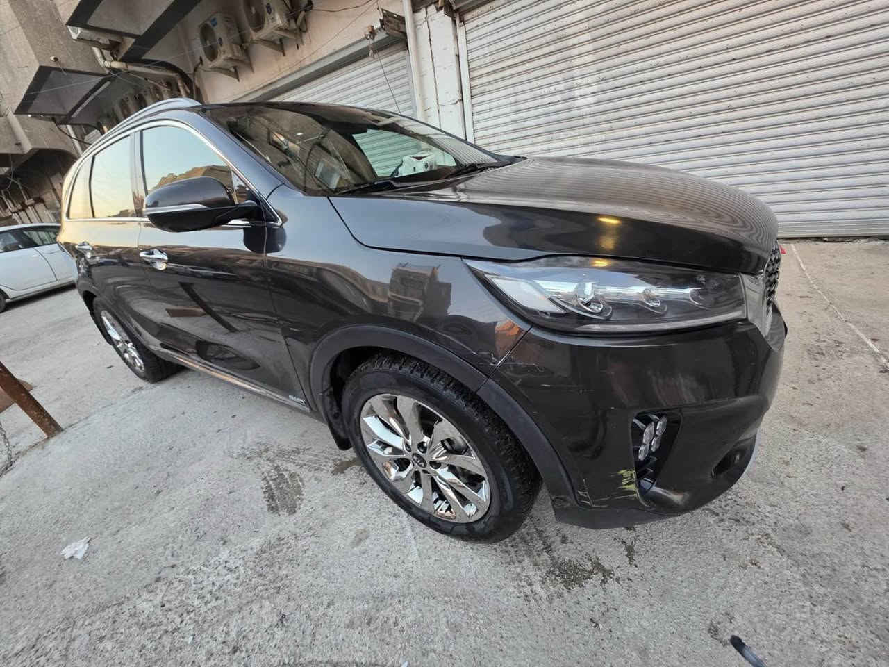 السلام عليكم 
كيا سورنتو للبيع ٢٠٢٠ خليجي مكفوله من الصبغ بيه طخات موضحه بلصور السعر ٢٦٠ ورقه وبيه مجال ماشيه ١٠٩ محرك ٣٦٠٠ سته سلندر فول مواصفات واحد على واحد اللون جوزي الاتصال *********** مكان السياره الكراده داخل 
مكلف بلنشر بغداد, العراق
