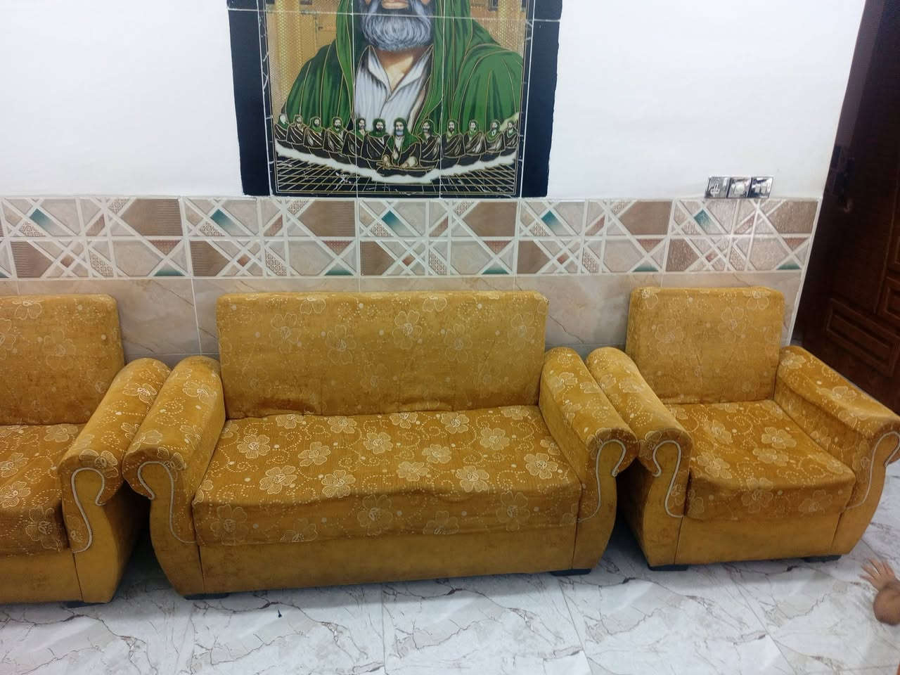 سلام عليكم طقم للبيع نظيف مكان محاويل حي النور ***********
