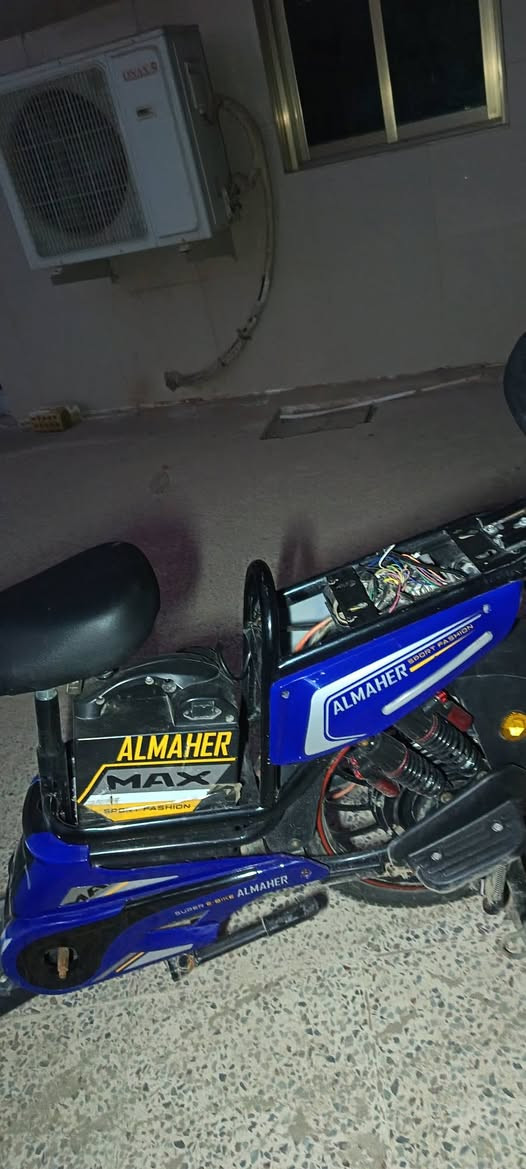 دراجه للبيع فقط كشن خلفي ماكو شحنتها موجوده سويجها موجود 5 بطاريات سرعتها 60 السعر 400 قفل للتواصل ***********
