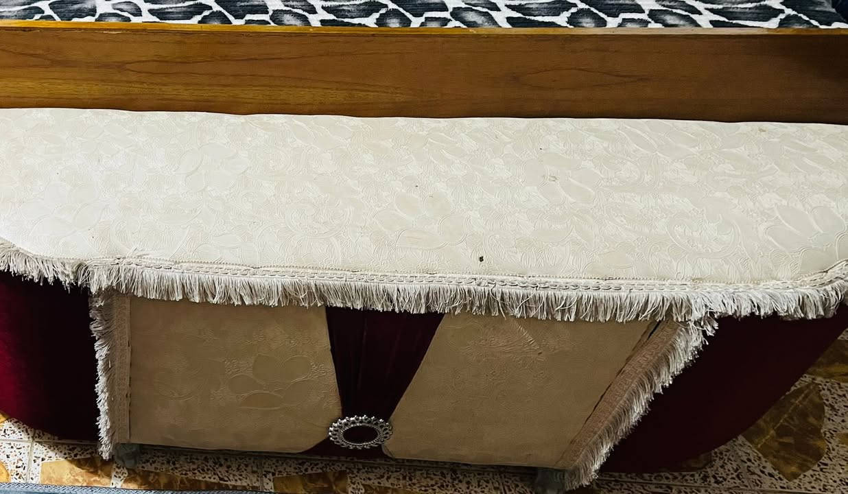 سلام عليكم 
غرفه خشاب صاج عراقي جديده 6قطع السعر مليون وبيها مجال شي قليل للاستفسار ولاتصال على الرقم 

***********
