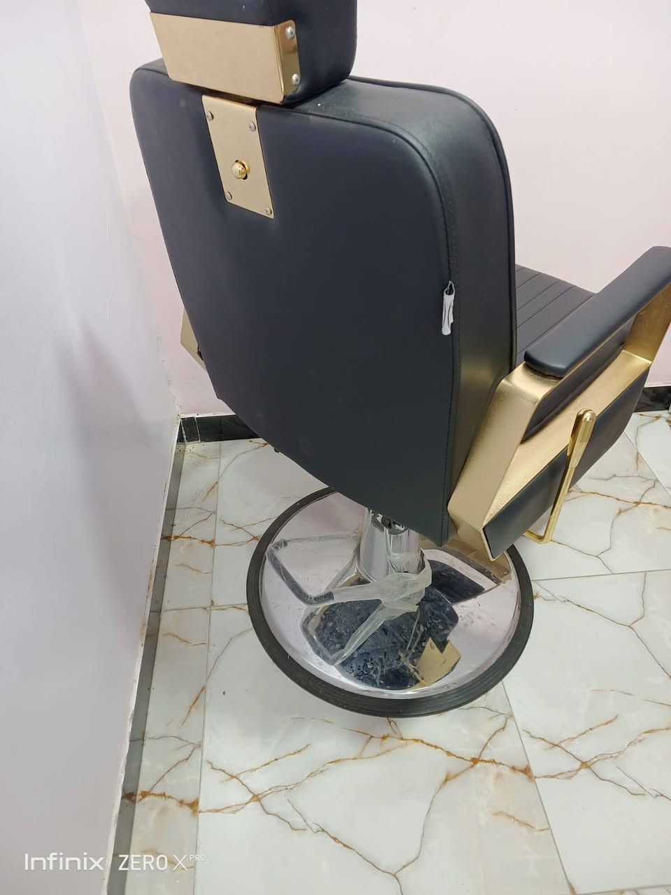 سلام عليكم
كرسي حلاقة للبيع 
السعر 375 و بي مجال 
***********
