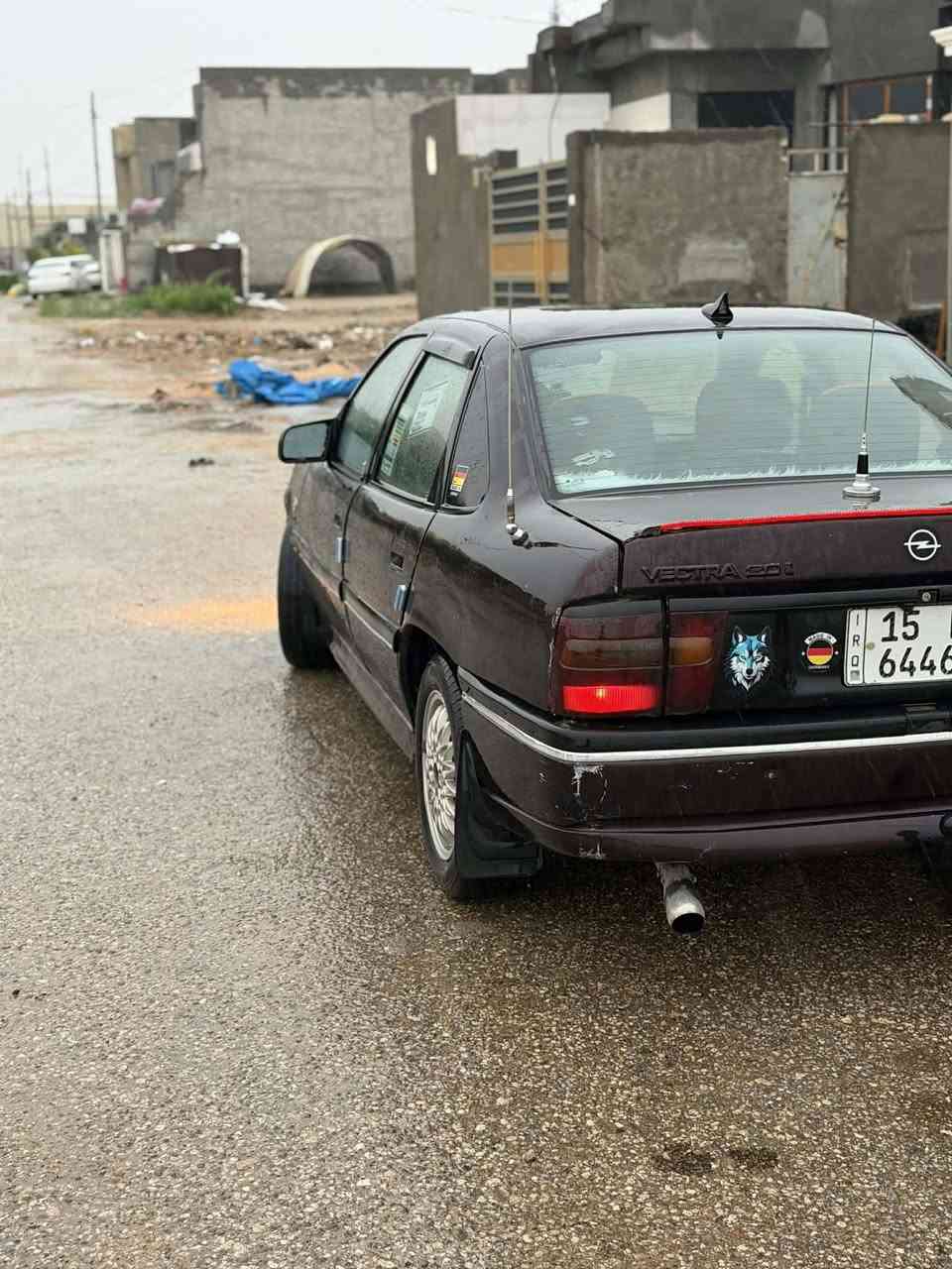 فكتره 92 رقم انبار نكليزي
محرك 2000 مال استره 2004
شاده حاويه 
فتحه سقف شقاله
صدر جديد 
تخم تاير جديد
كهربائيات كله شقاله
 السعر 33 وبيه مجال
مكان السياره فلوجه 
***********
