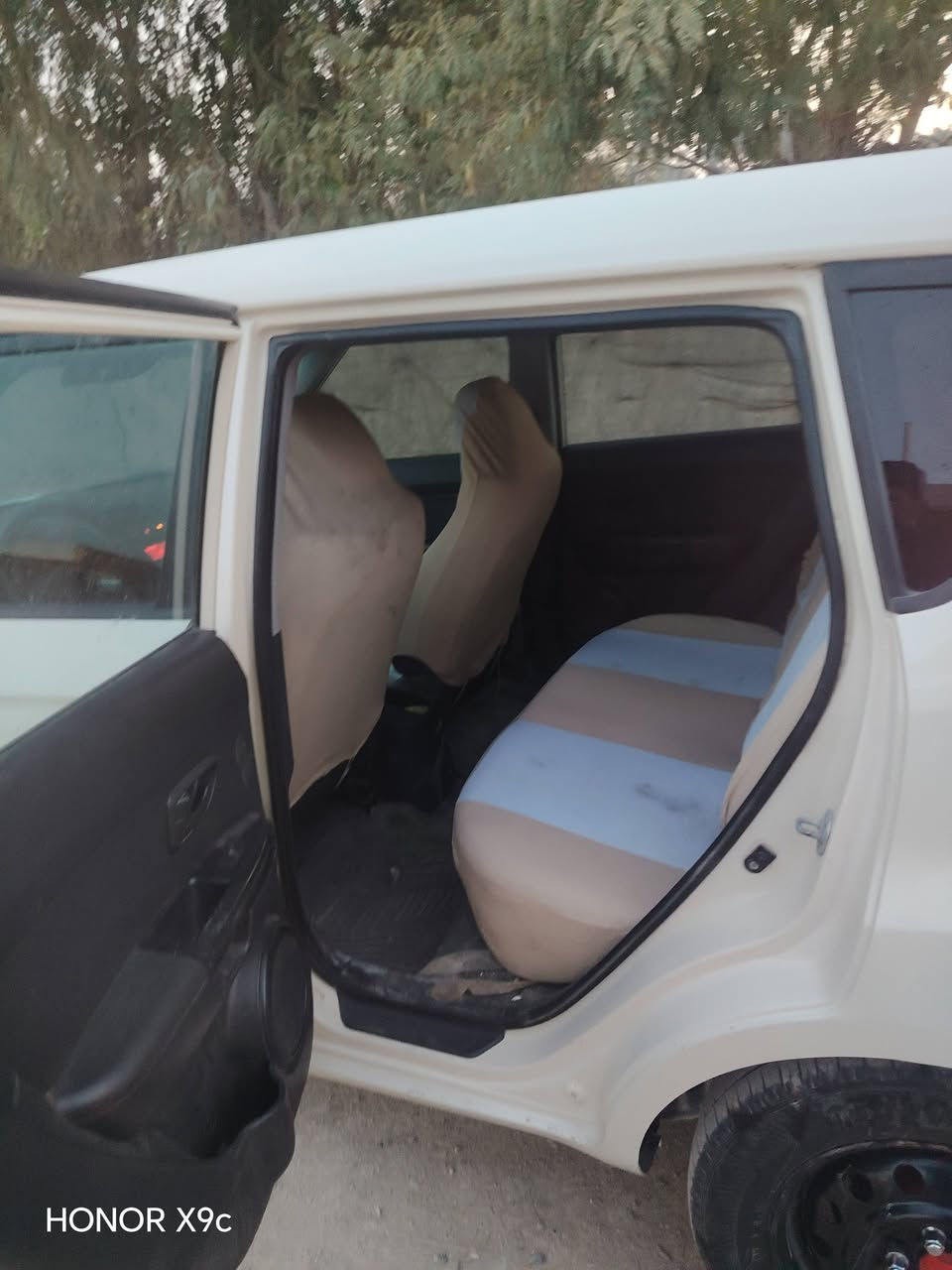 سلام عليكم صول موديل 12 السياره بيه اربع قطع صبغ  السياره امريكيه السعر 77او بيه مكان حله سياحي مجال الرقم ***********
