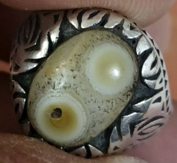 خاتم سليماني عيون متساويه هندي شرط قديم حجره ناعمه قياس الخاتم ٢١  للبيع  السعر ٥٠ ألف يوجد توصيل لجميع المحافظات


**إذا كنت صاحب هذا الإعلان وتريد حذفه لأي سبب، رجاءا أرسل رسالة إلى الدعم الفني**