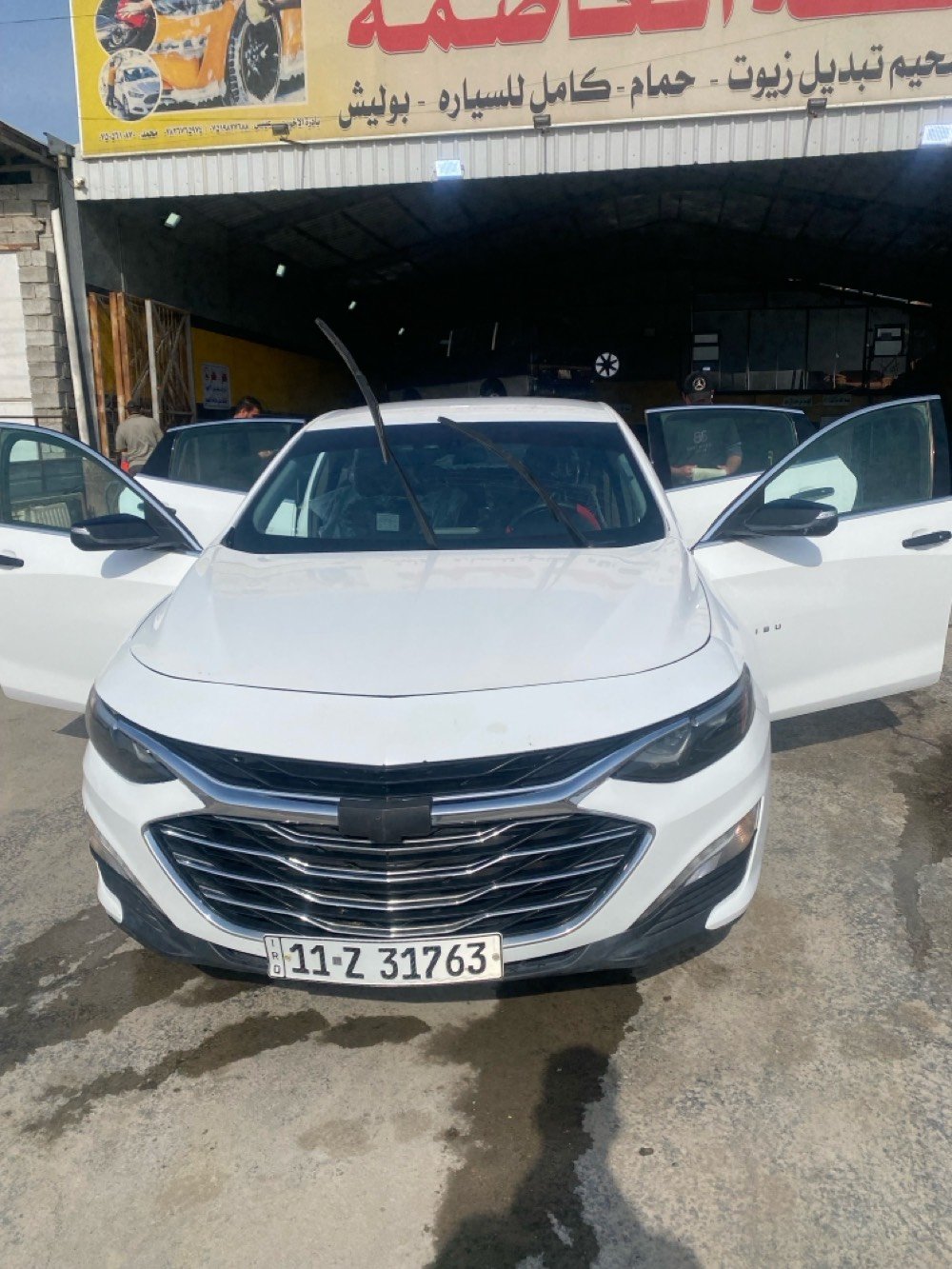 🔥 للبيع — شفروليه ماليبو 2023 رقم بغداد الجديد 🔥  

سيارة نظيفة جداً 
✔️ موديل: 2023  
✔️ اللون: (ابيض)  
✔️ ممشى: (95000) كم  
✔️ وارد: ( أمريكي )  
✔️ محرك اقتصادي وقوي بنفس الوقت  
✔️ شاشة كبيرة + كاميرا خلفية  
✔️ حساسات + مثبت سرعة  
✔️ مكيف ثلج ❄️  
✔️ السياره حادثها سرقه ابواب وبنيد وجنطه الي مشدودات اصليات مال تفصيخ صبغ بطارف الجاملغ الامامي شبر بالسونار يطلع فقط فتح براغي 

السيارة ما تحتاج أي صرف — استعمال شخصي ومحافظ عليها جداً 👌  

💰 السعر:110ورقه قابل للتفاوض تحويل مباشر
📍 الموقع: (بغداد - اليرموك - الاربع شوراع)  
📞 للتواصل :***********

الي يريـد سيارة شبابية، مريحة واقتصادية…