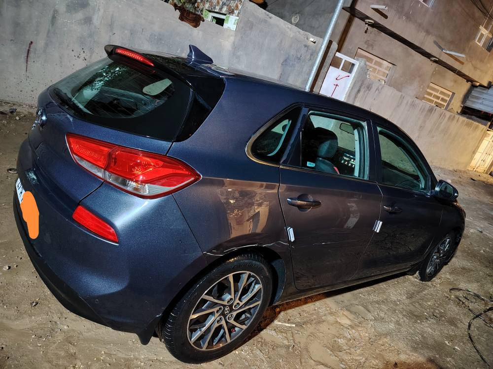 أقره زين لتكلي شبيه كلشي ذاكر والصور موجوده.. النترا جي تي هاشباك 2018 وارد امريكي لون نفطي صدفي ضربته بداية البنيد وبيه طخه بلباب الخلفي موضحه بلصور محرك الفين كير AT اوتو وعادي سبورت 6نمر  مواصفات السياره شاشه بلاد وشاشة اعطال حساسات تاير. ABS دسك امامي خلفي كشافات ليد وهواي مواصفات السياره نواقصه بسيطه فقط ترتيبات رقم واسط انكليزي بسمي سنويه لل 30 مداور مباشر .السعر ((86)) وبيه مجال 
مكاني حله مركز رقم الهاتف  *********** حلة, بابل
