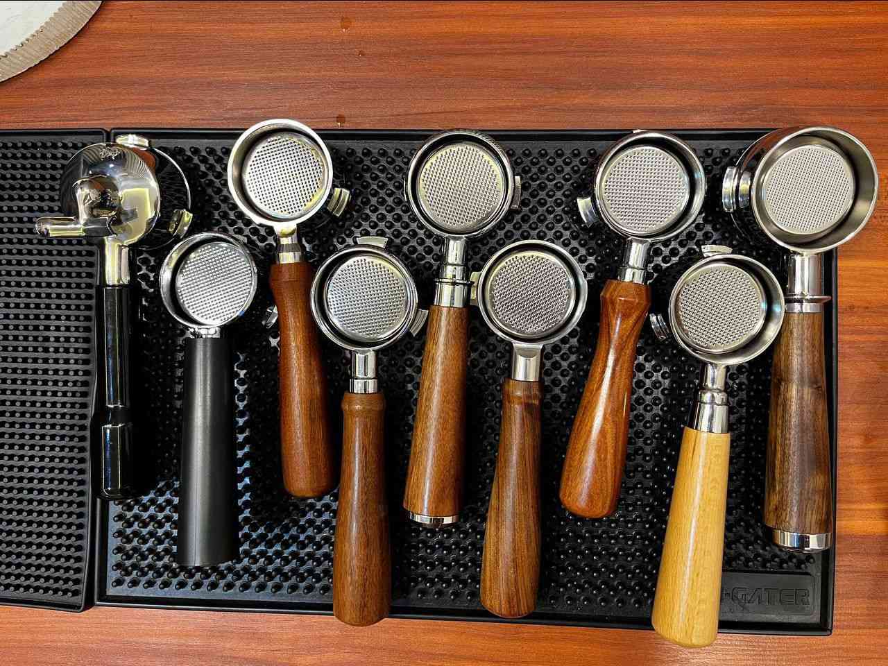 🔥 متوفر الآن بورتفلتر مكشوف احترافي 🔥
✔️ قياسات متعددة تناسب أغلب المكاين: (58mm / 54mm / 51mm)
✔️ تصميم مكشوف (Bottomless) يعطيك تحكم أدق بالاستخلاص
✔️ يساعدك تكتشف الأخطاء ويطور مهارة تحضير الإسبريسو
✔️ جودة عالية ومناسب للاستخدام المنزلي والاحترافي
📩 للحجز والاستفسار راسل الصفحة


**إذا كنت صاحب هذا الإعلان وتريد حذفه لأي سبب، رجاءا أرسل رسالة إلى الدعم الفني**