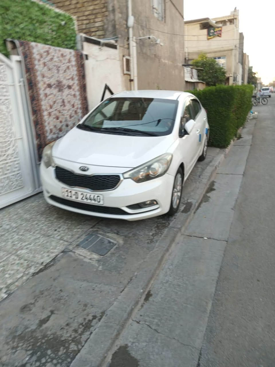 السلام عليكم للبيع 
سيراتو موديل ٢٠١٦ خليجي
محرك ١٦٠٠
اشايري بلمري 
مري كهرباء 
رقم مميز 
حساسات خلفيه 
كامره وشاشه 
ماشيه ٨٢ الف 
بيها قطعه رش باب خلفي فقط 
عنوان بغداد حي العامل
السعر ١٢٣وبيها مجال  
*********** الشراي يتصل
