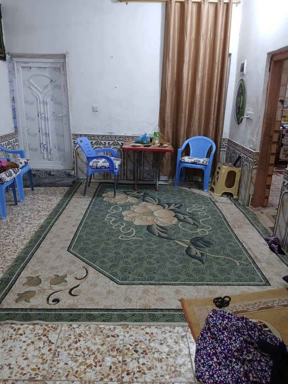 دار للبيع طابقين عكادة بناء جديد     سنة 2018 طابقين الطابق الأول غرفة وبرانية وصالة  ومطبخ وحمام وصحيات الطابق الثاني غرفتين وصالة وصحيات  المساحة 170م واجهة 8 ونص  ونزال 20 اتصال  حي الوحدة خلف شارع الزهور اتصال ***********
