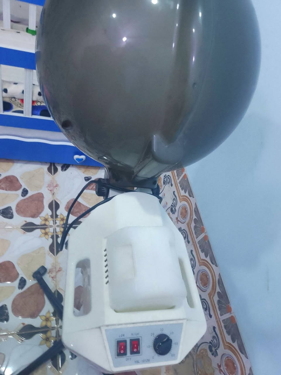 جهاز بخار الشعر مستعمل قليل كلش، مناسب لصالونات التجميل والعناية بالشعر. يساعد على ترطيب الشعر وتحسين امتصاص الكريمات والزيوت أثناء العناية بالشعر
السعر مناسب الاتصال عل رقم *********** اومراسلتي  واتساب
