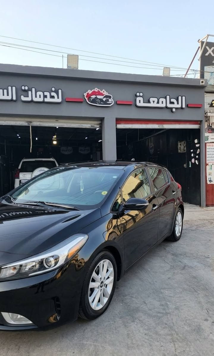 السلام عليكم
فورتي ٢٠١٧ 
محرك ٢٠٠٠ مكفول
كير مكفول 
قطعة ونص صبغ فقط 
دواخل جديدة زيرو 
ماشية ٧٤ الف 
رقم سيلمانية بأسمي
جاهزة من جميع النواحي بدون نقص 
السعر ٩٤ و بيها مجال بسيط 
بغداد حي الجامعة ***********
