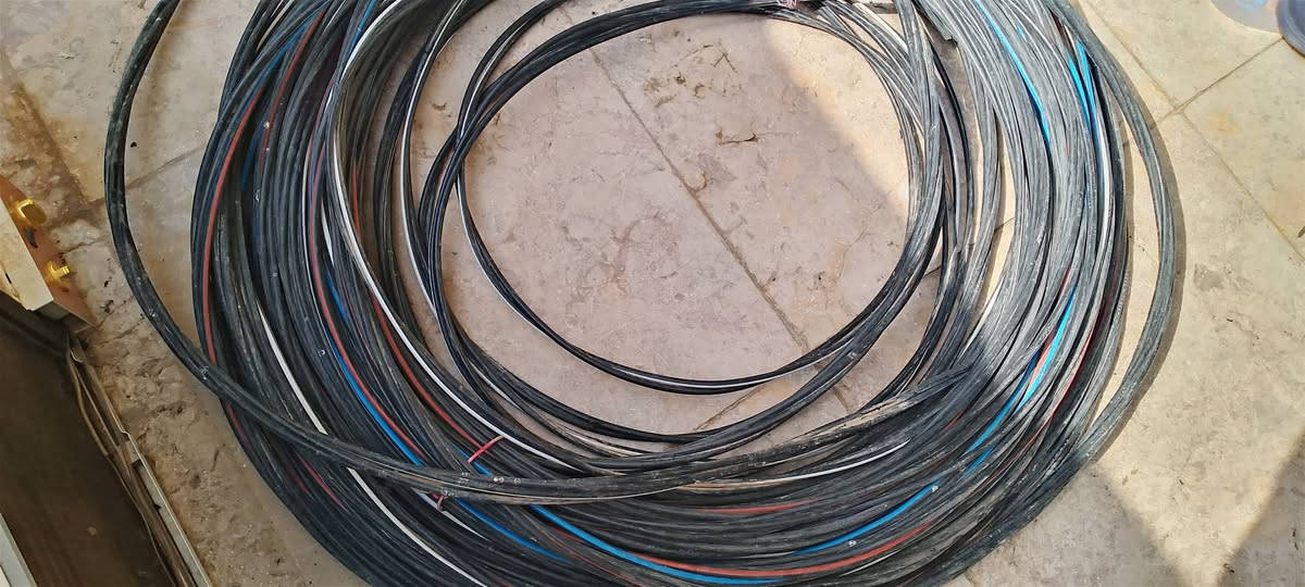 ظفيرة اربع خطوط ابو 16سعر المتر الفين دينار صناعة بولندية طوله 80متر مكاني بالزعفرانية حي الأمانة لمعلومات ***********
