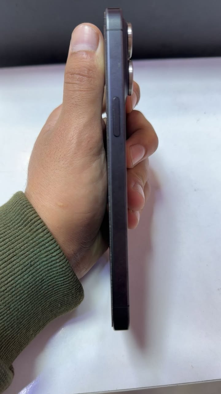 15 برو ماكس جهاز نظيف جداً جداً مثل ماشوف كدامك 
شرق اوسط / الذاكره 256 /تك سيم كارت 
البطاريه 88 
السعر 1025 يعني مليون وخمسة وعشرين 
رقمي ***********
مكاني كربلاء حي الغدير
